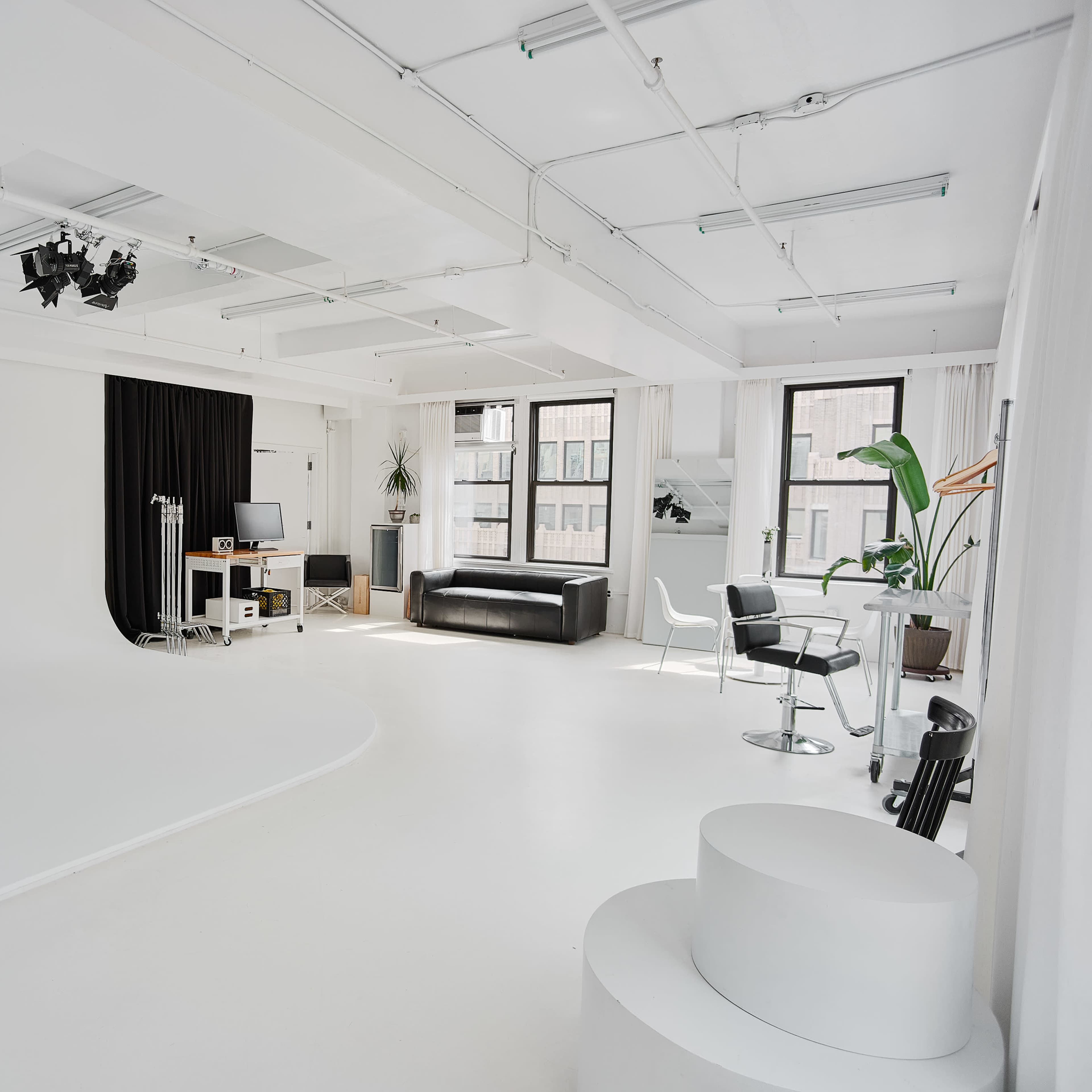Midtown Fully-Equipped Daylight Cyclorama Studio Image in New York, New York, NY