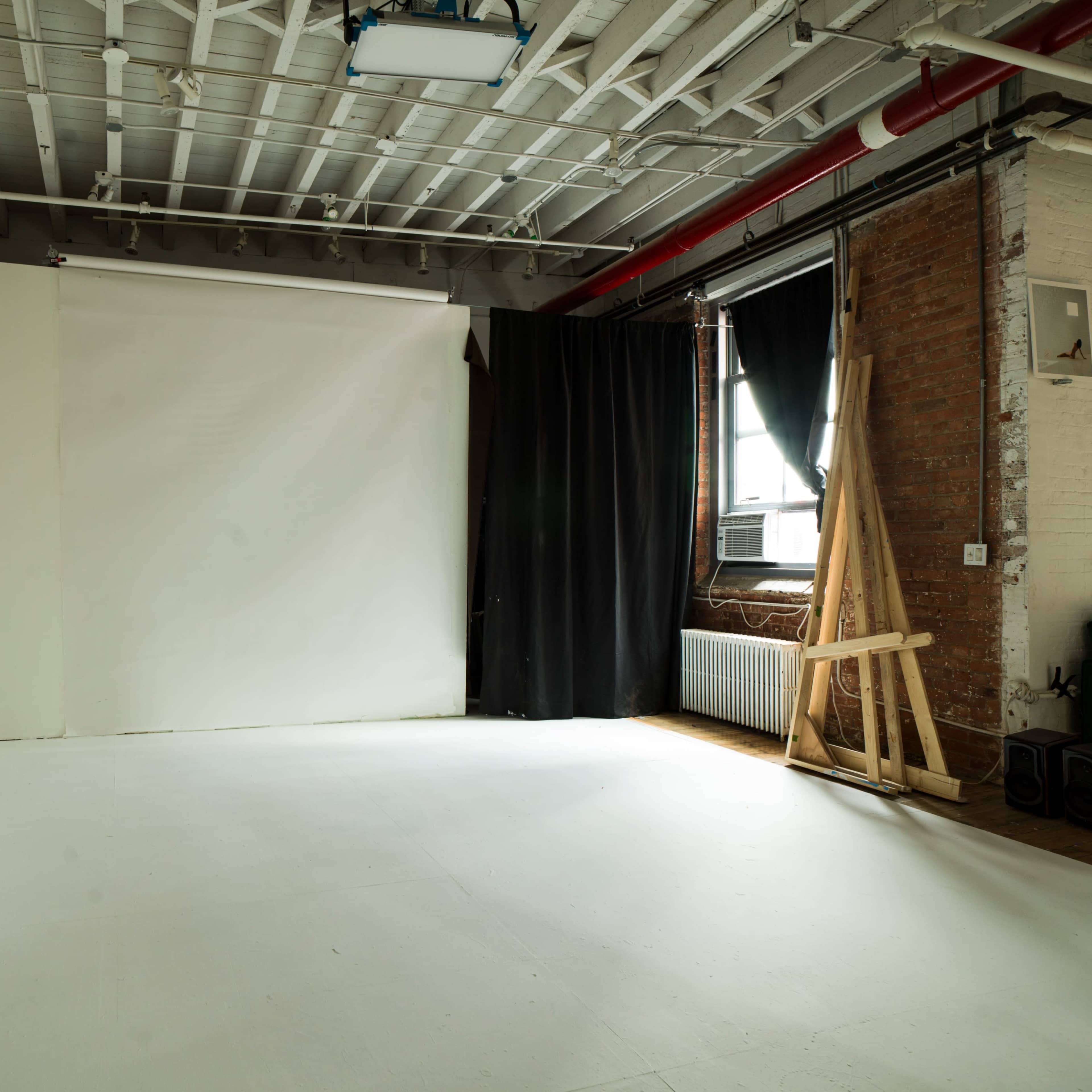 Large Chelsea Photo Studio WITH GEAR & NATURAL LIGHT Image in Midtown Manhattan, New York, NY