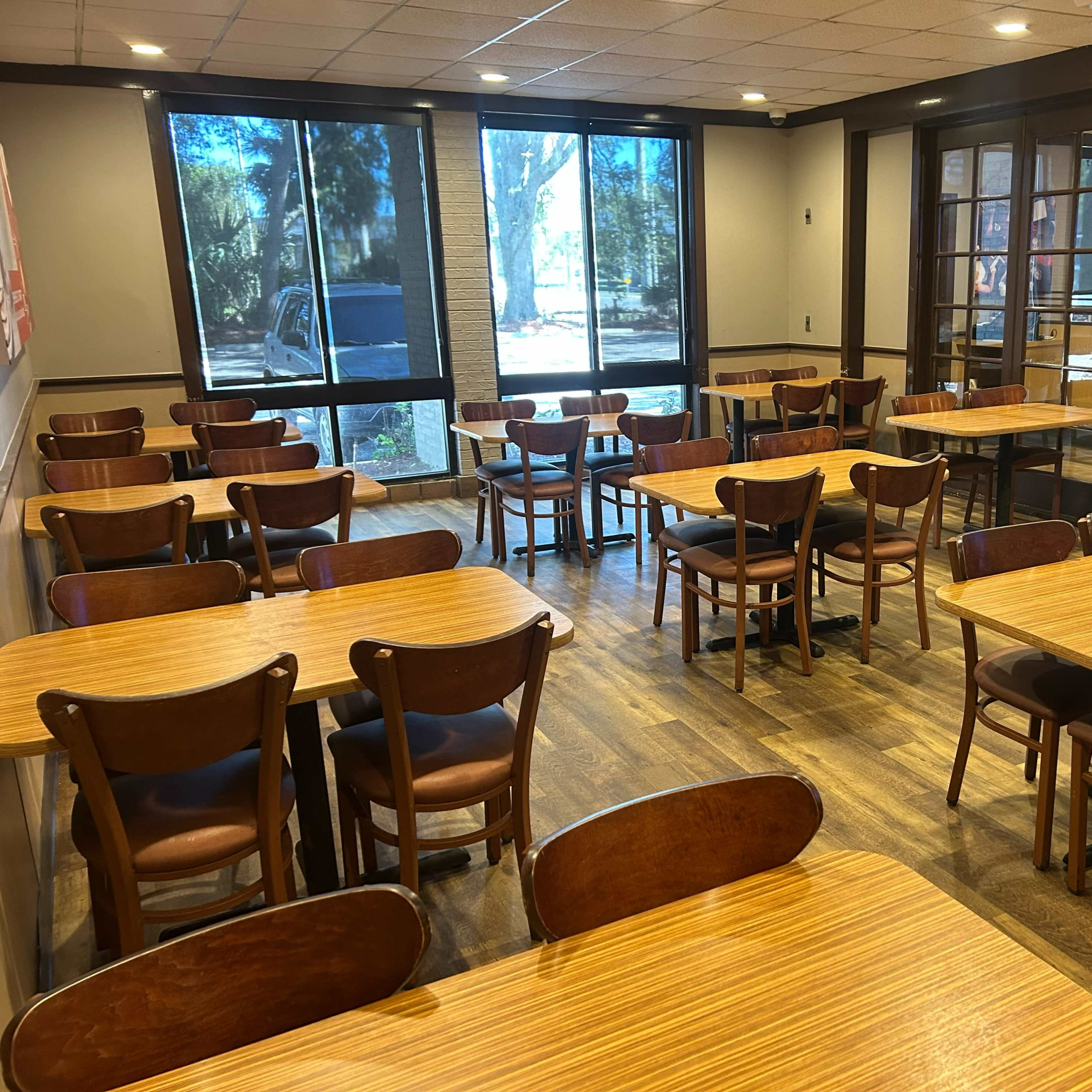 Private Meeting Room / Eventspace Image in Pinnacle Plaza, DeBary, FL