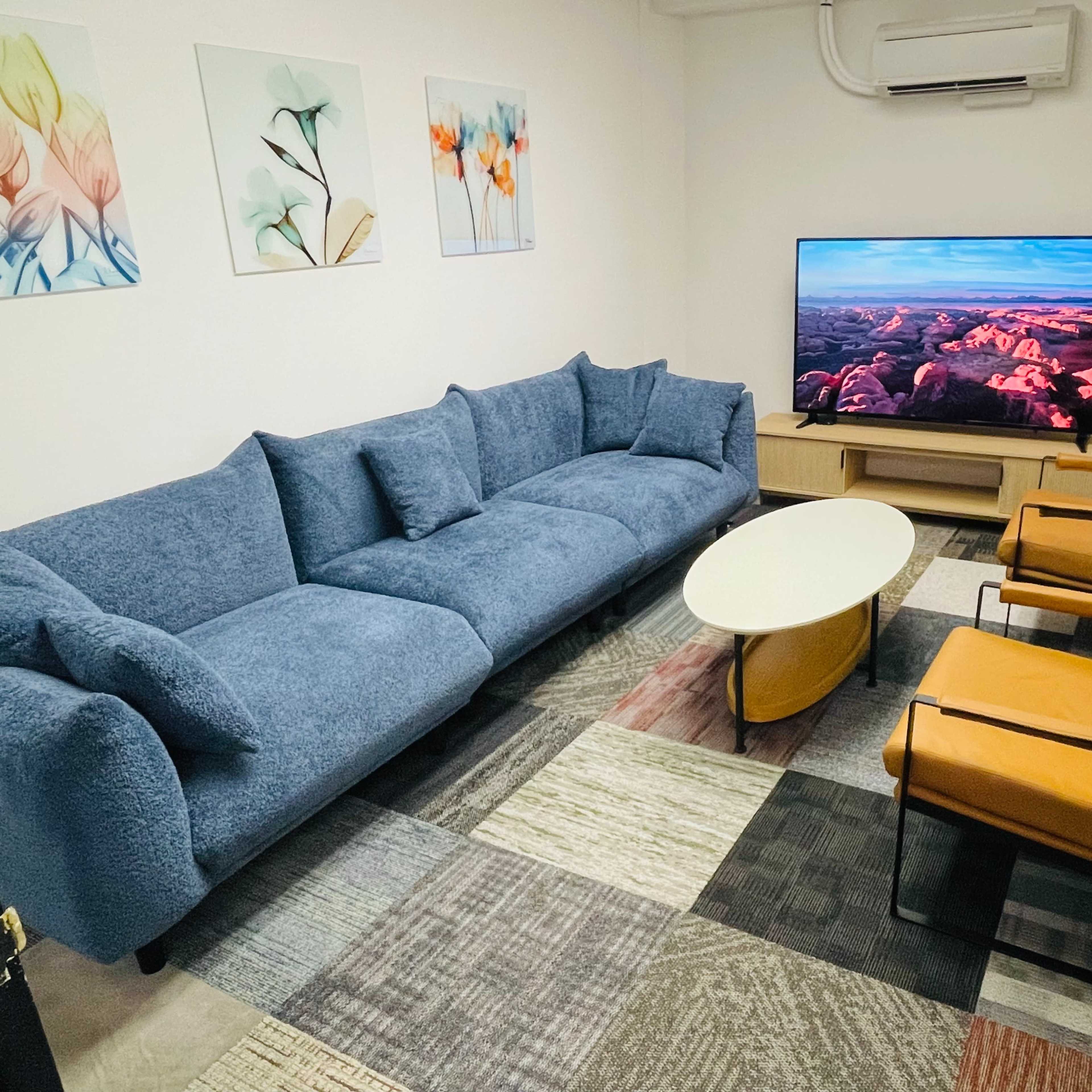 Private Meeting Room with Relaxed Atmosphere at Outlet Coworking in Midtown Sacramento Image in Midtown, Sacramento, CA