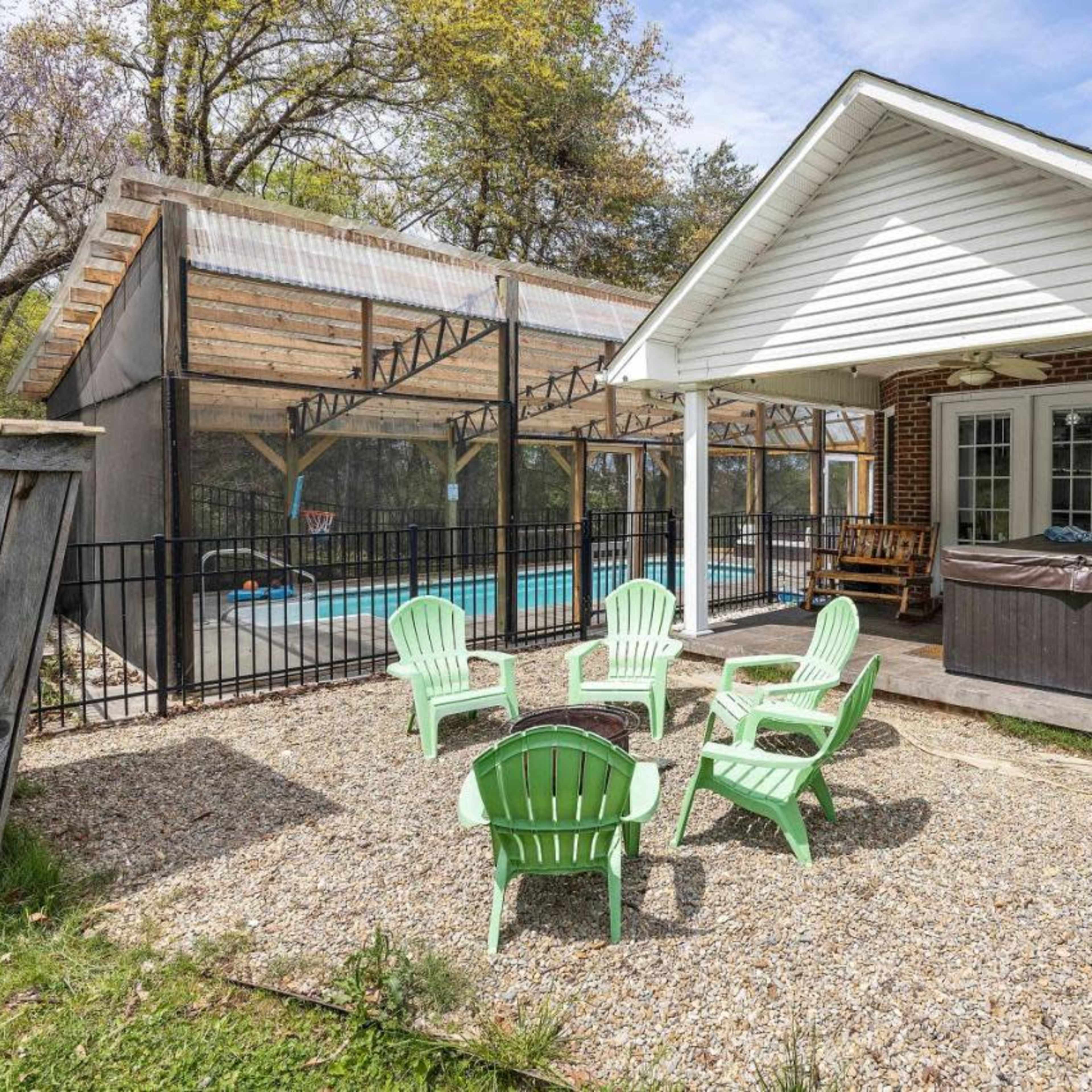 Farmville Covered Heater Pool House Image in , Dandridge, TN