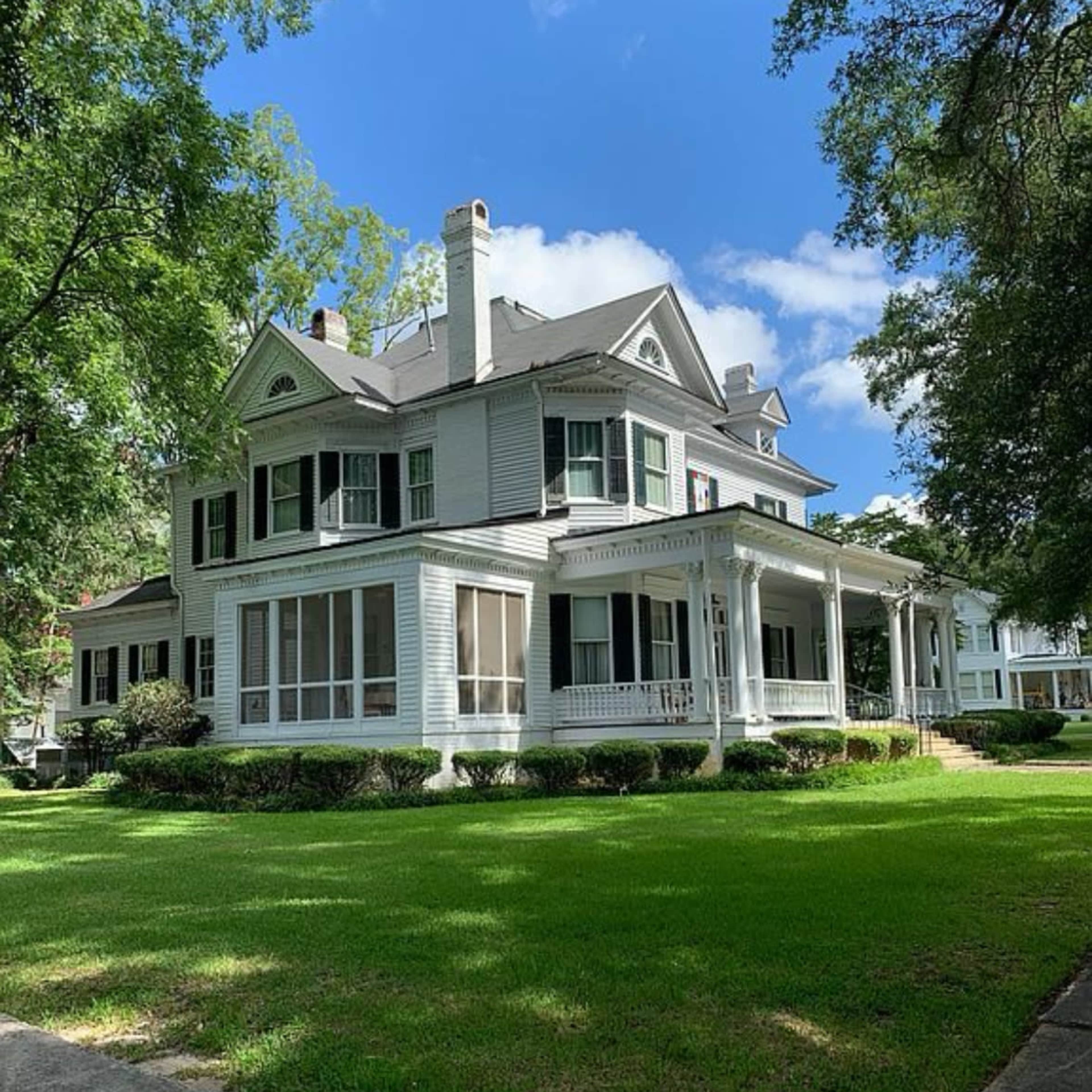 Bold Victorian Mansion in Charming Small Town Image in Montezuma, Montezuma, GA