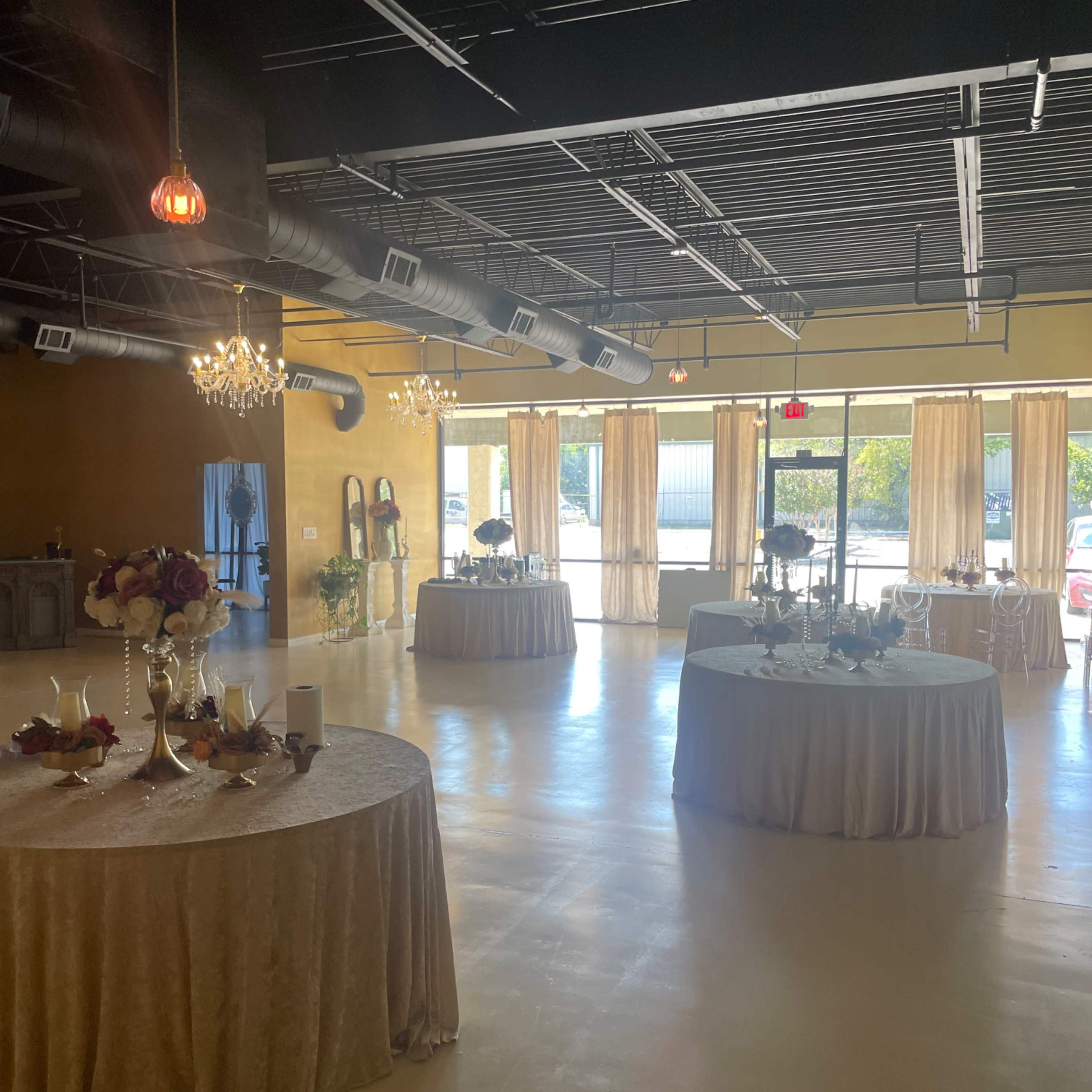 Bridgerton inspired ballroom minutes from downtown Dallas Image in Dallas, Dallas, TX
