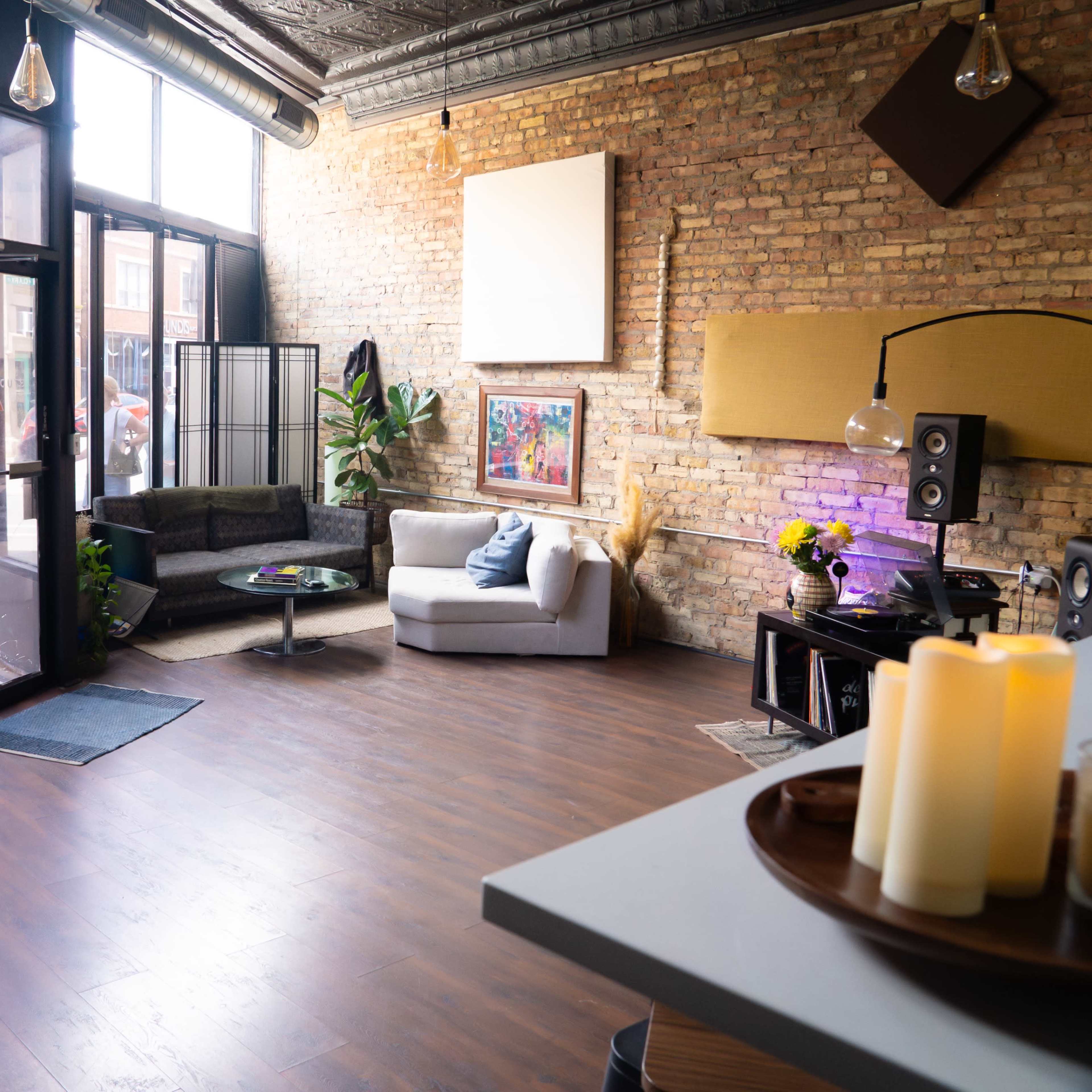 LINCOLN PARK LOFT SOULFUL STUDIO SPACE Image in Lake View, Chicago, IL