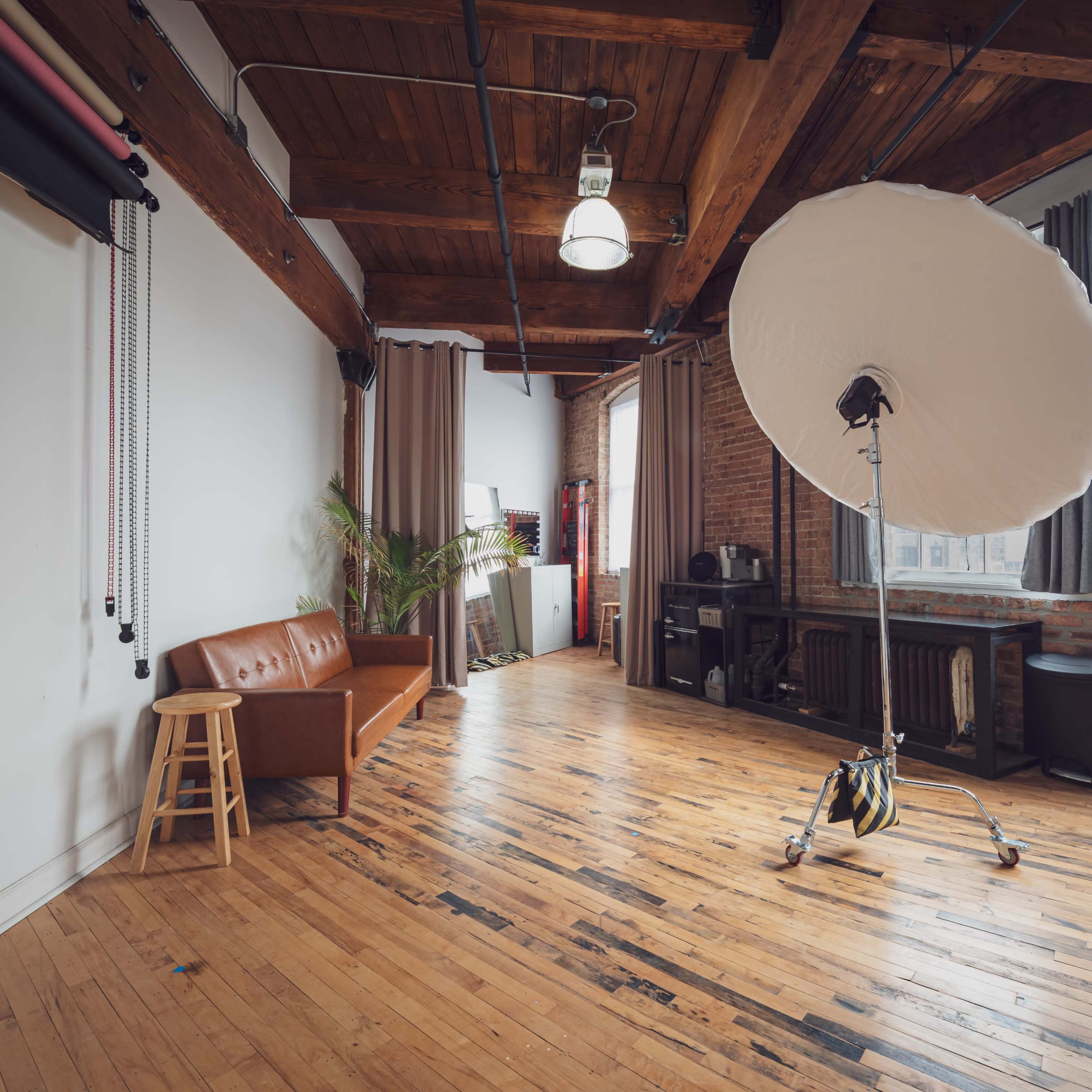 Natural Light Photography Studio (Goose Nest Studios) Image in Lower West Side, Chicago, IL