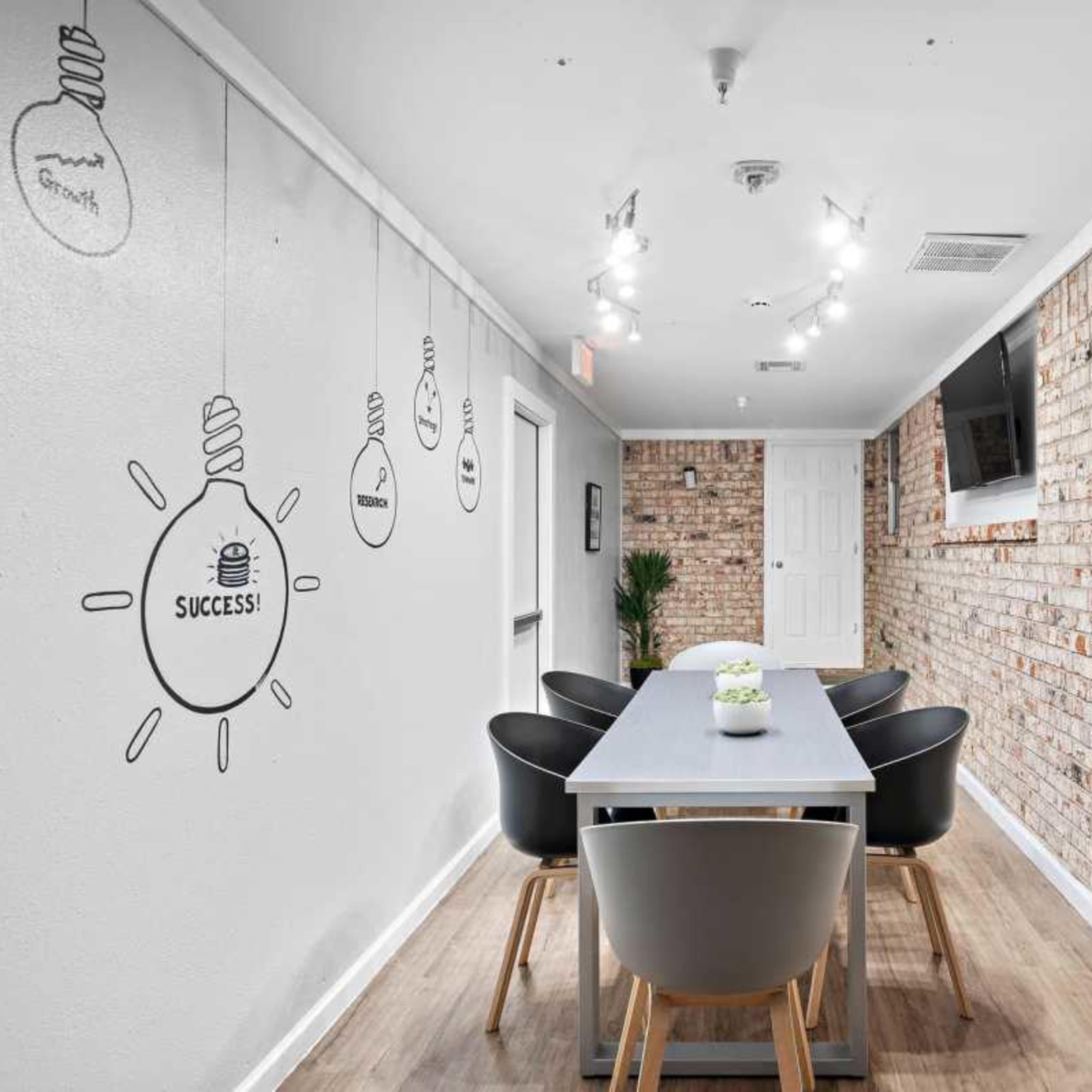 Modern decorated space with professional presence Image in Rosenberg, Rosenberg, TX