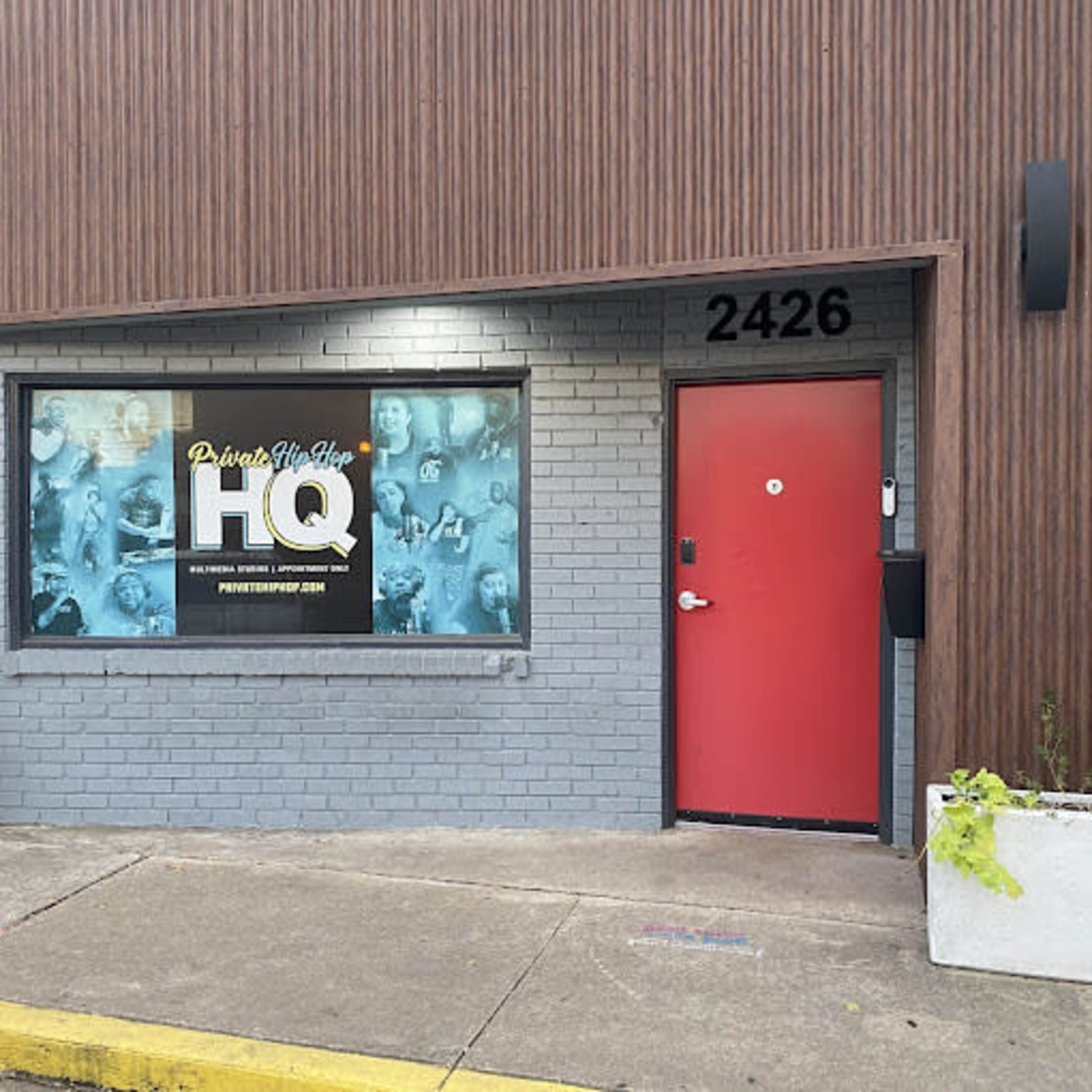 Intimate Studio Space Downtown Adjacent Image in Austin Ave., Waco, TX