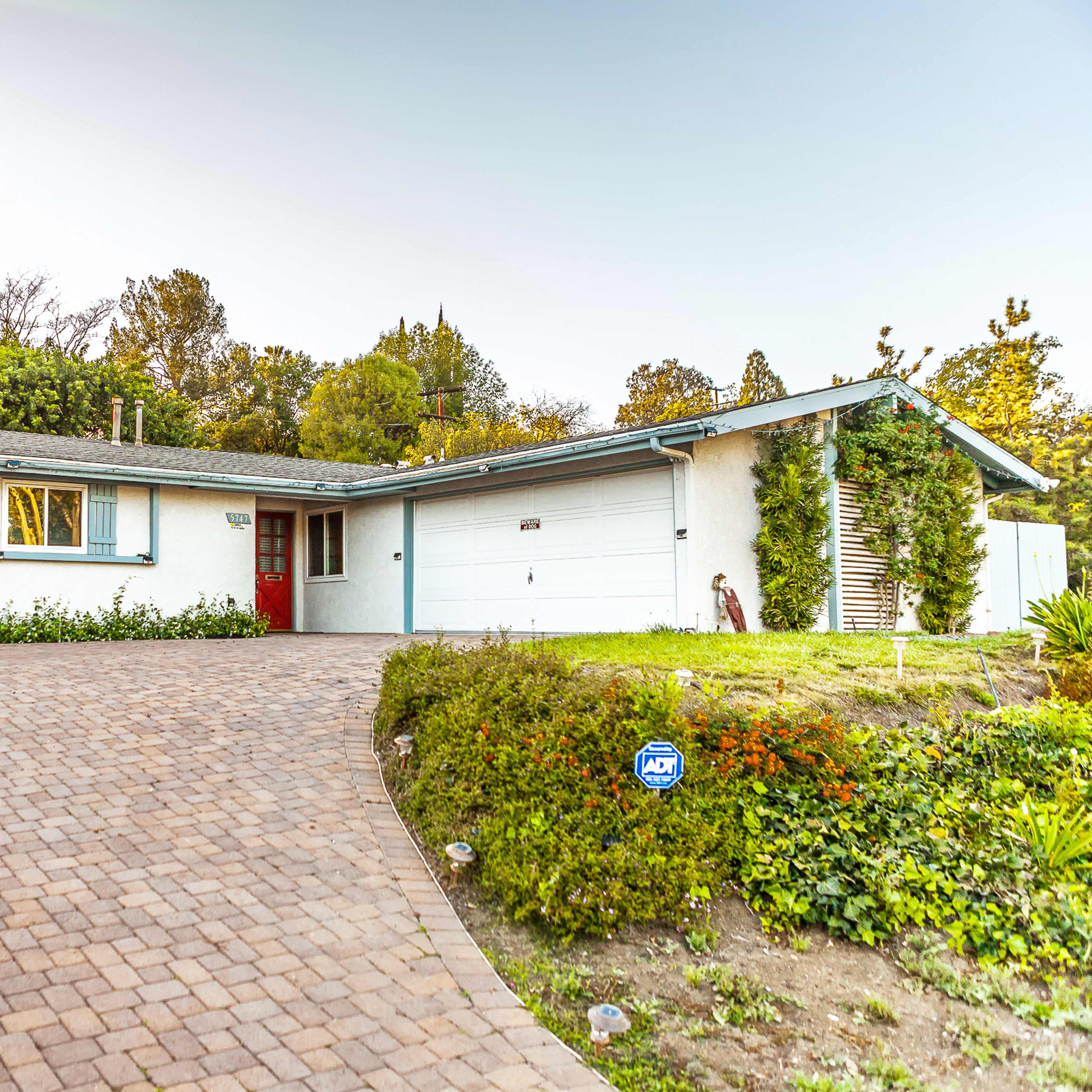 Mid-century Modern House Image in Woodland Hills, Los Angeles, CA