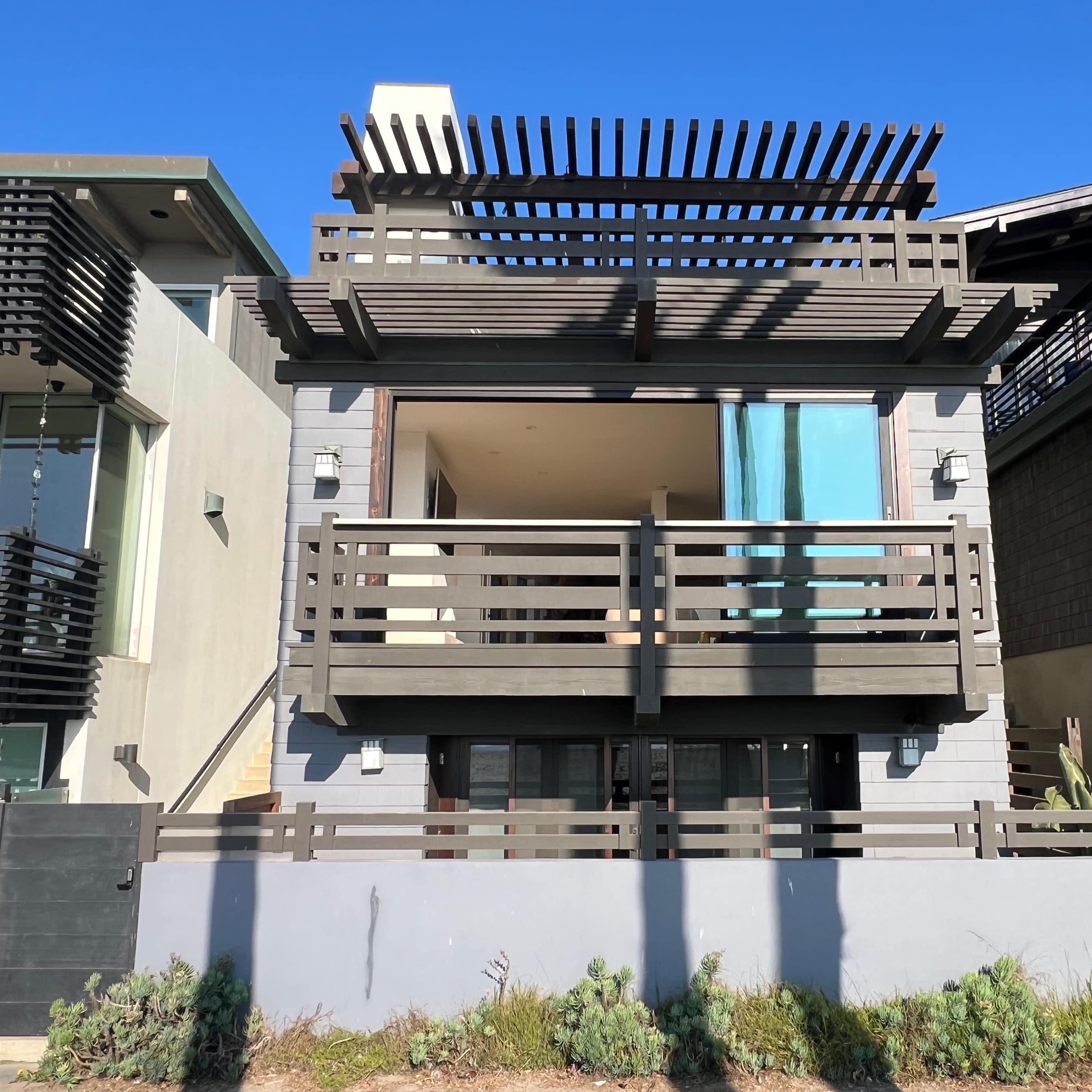 Fantastic Beachfront Townhome with rooftop deck Image in Venice, Los Angeles, CA