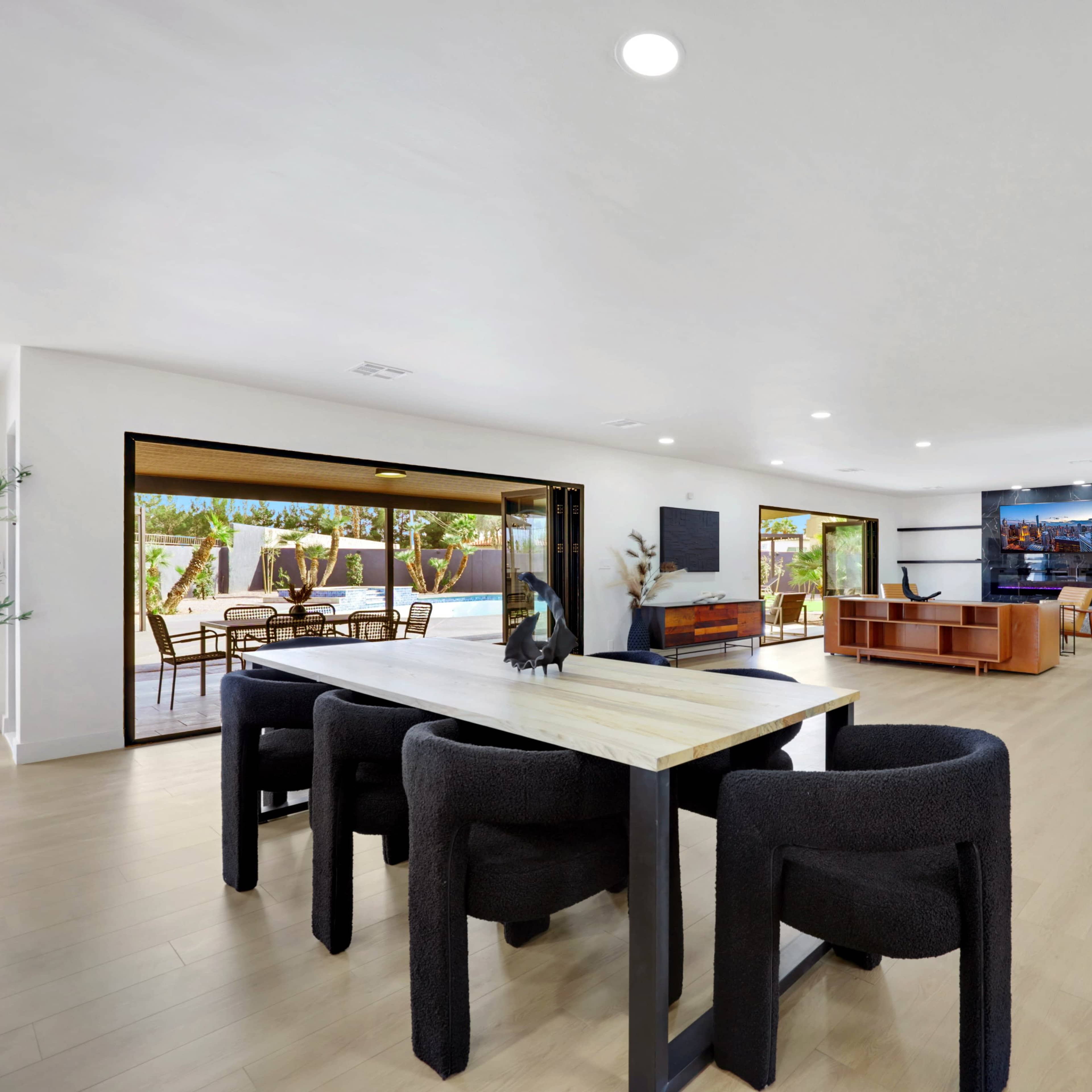 Luxury Retreat/ Pool, Sports Courts,Volleyball Court, Putting Green Image in Paradise, Las Vegas, NV