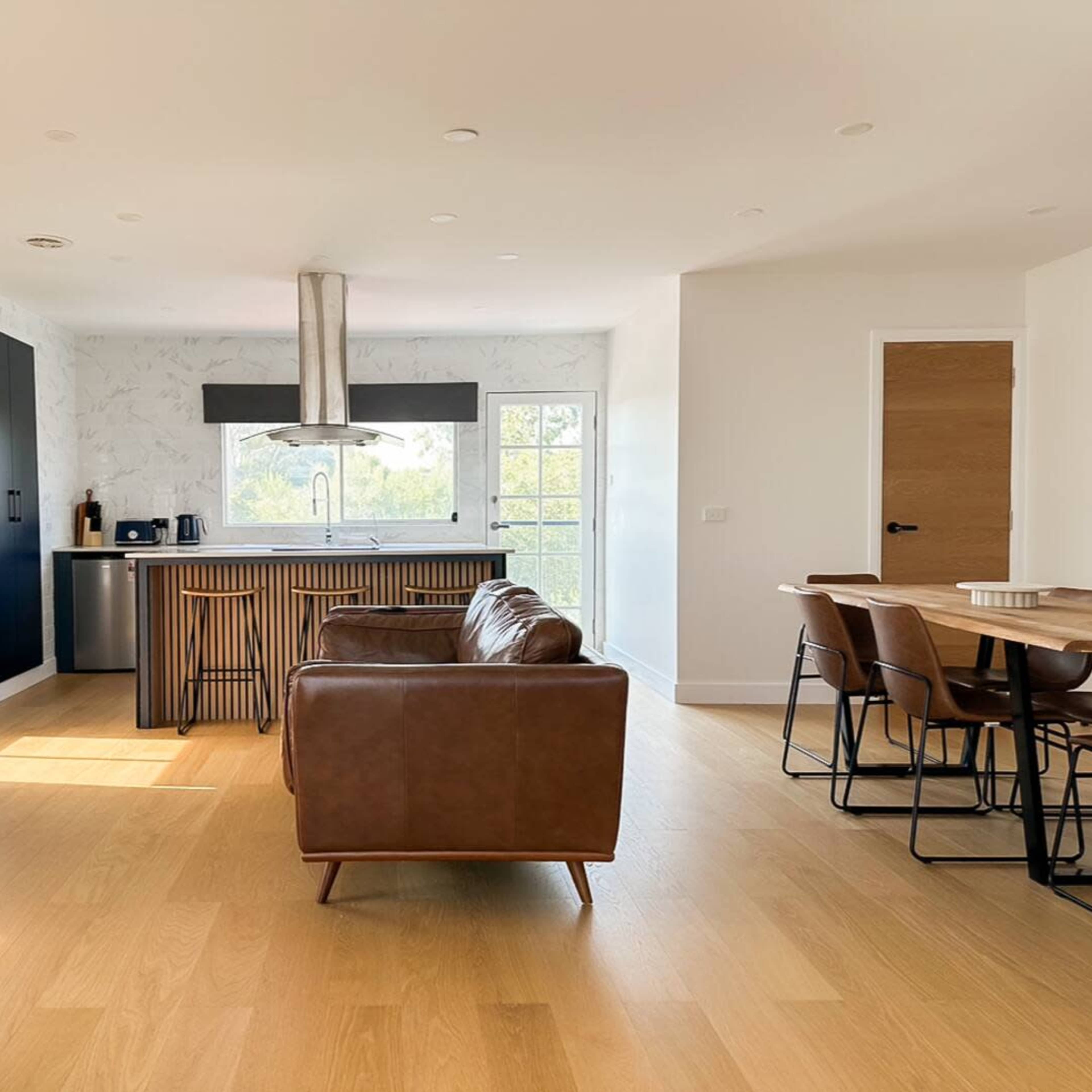 Solēnia Studio – Light-Filled Creative Space for Photoshoots, Podcasts & More Image in Lalor, Melbourne, VIC