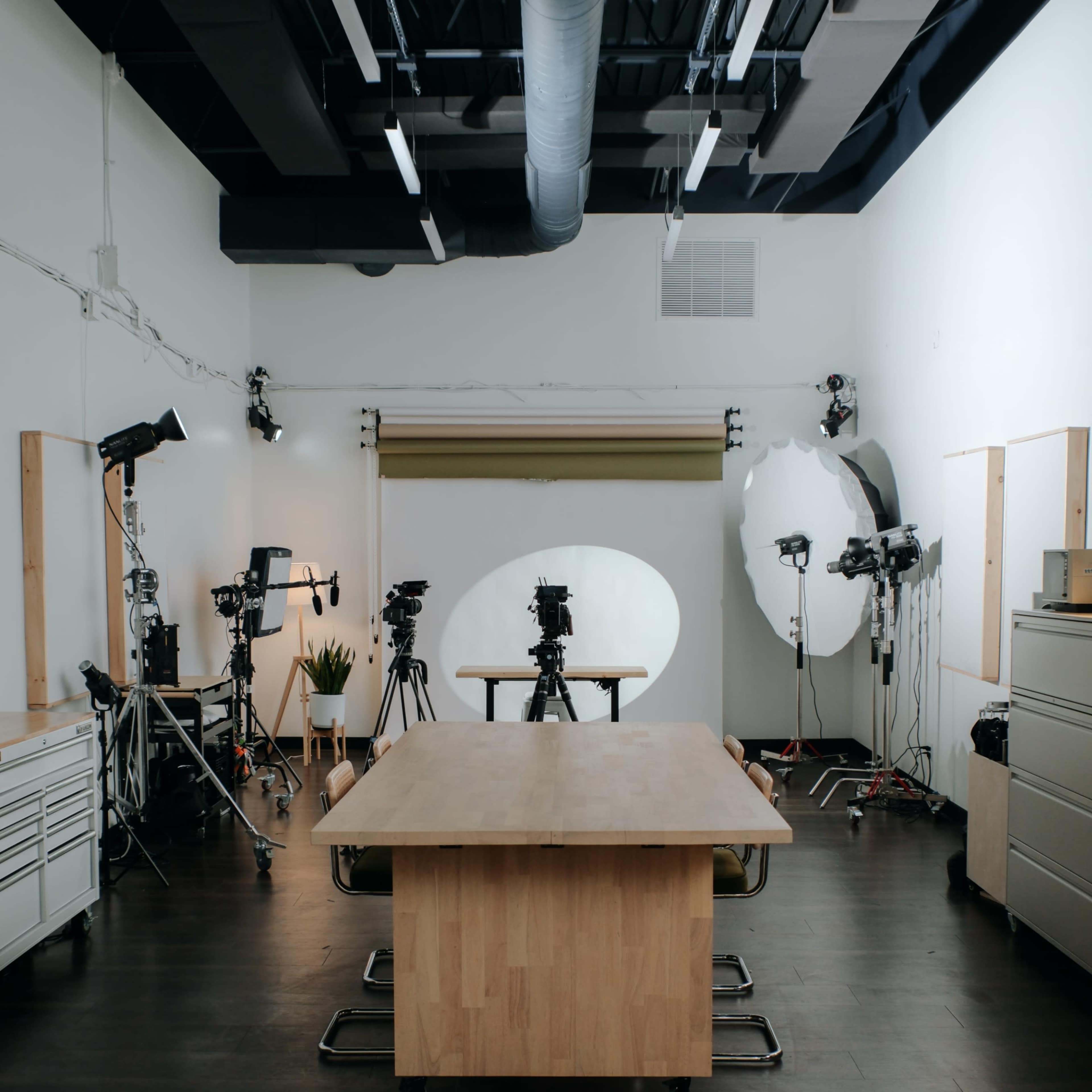 Convenient Photo & Video Studio with Tall Ceilings and Controlled Lighting Image in Sunset Hill, Overland Park, KS