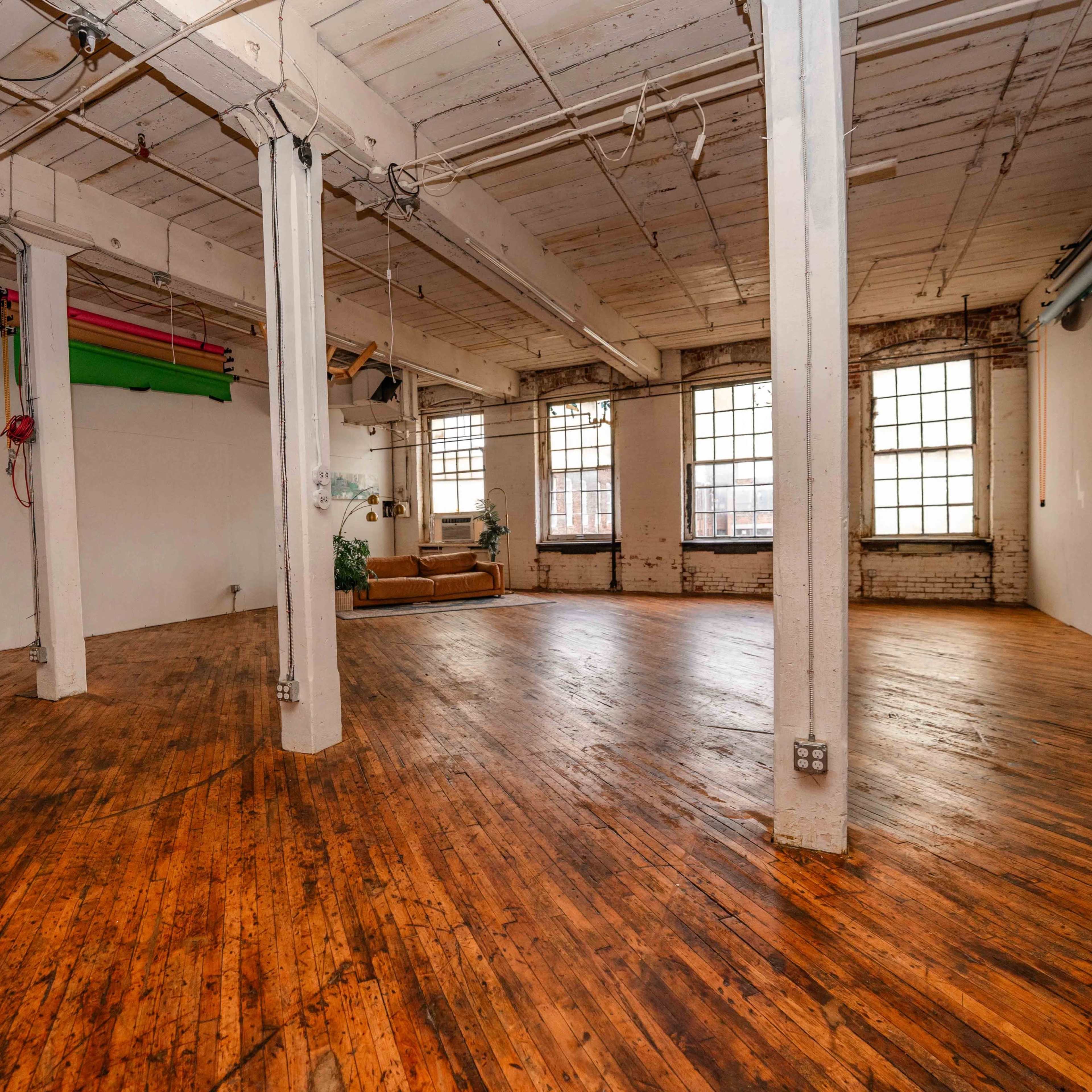 BRAND NEW 1500 SQ FT NATURAL LIGHT STUDIO Image in North Philadelphia, Philadelphia, PA