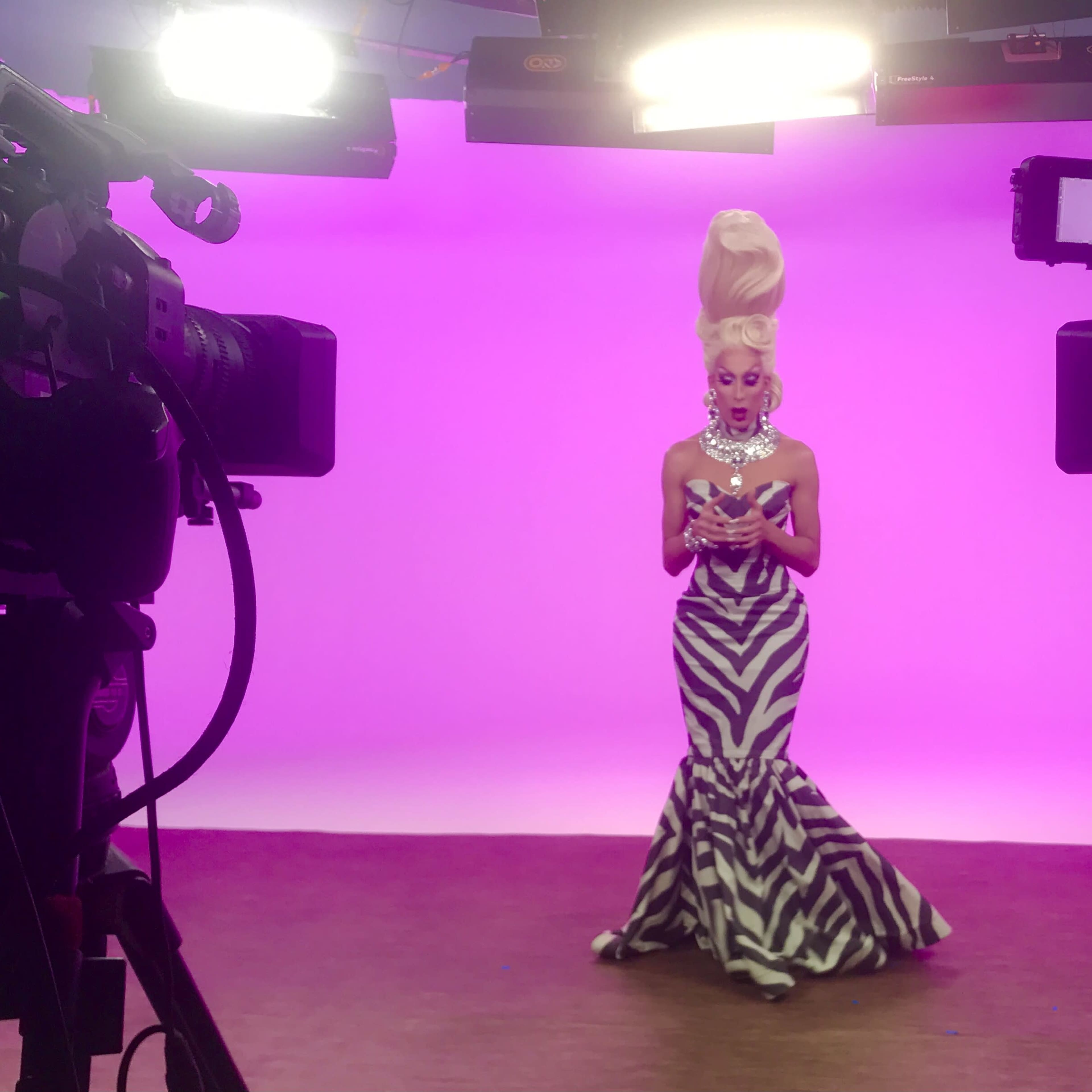 CREATOR & INFLUENCER MULTI-LOCATION STUDIO Image in Burbank, Burbank, CA