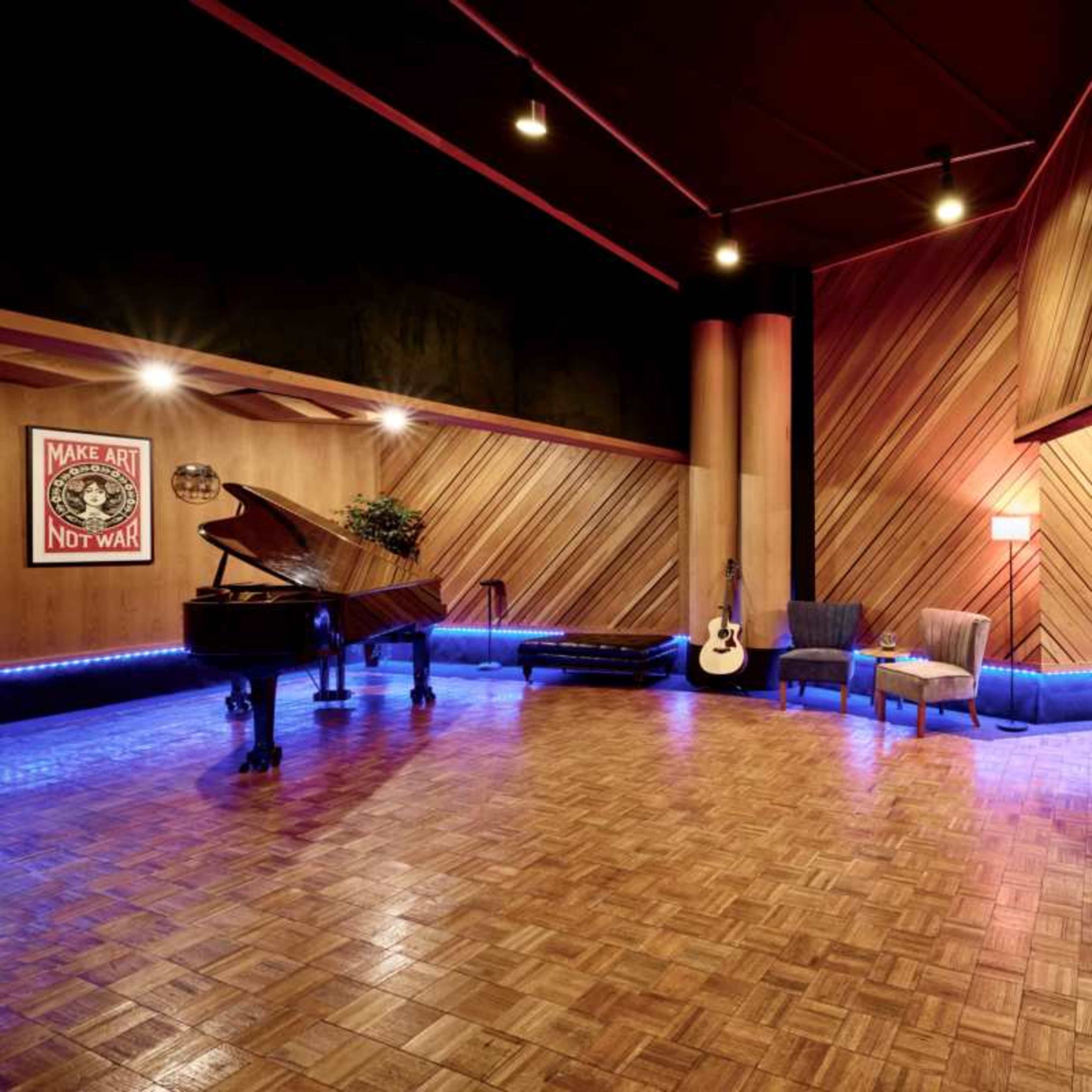 Recording Studio Image in Sawtelle, Los Angeles, CA