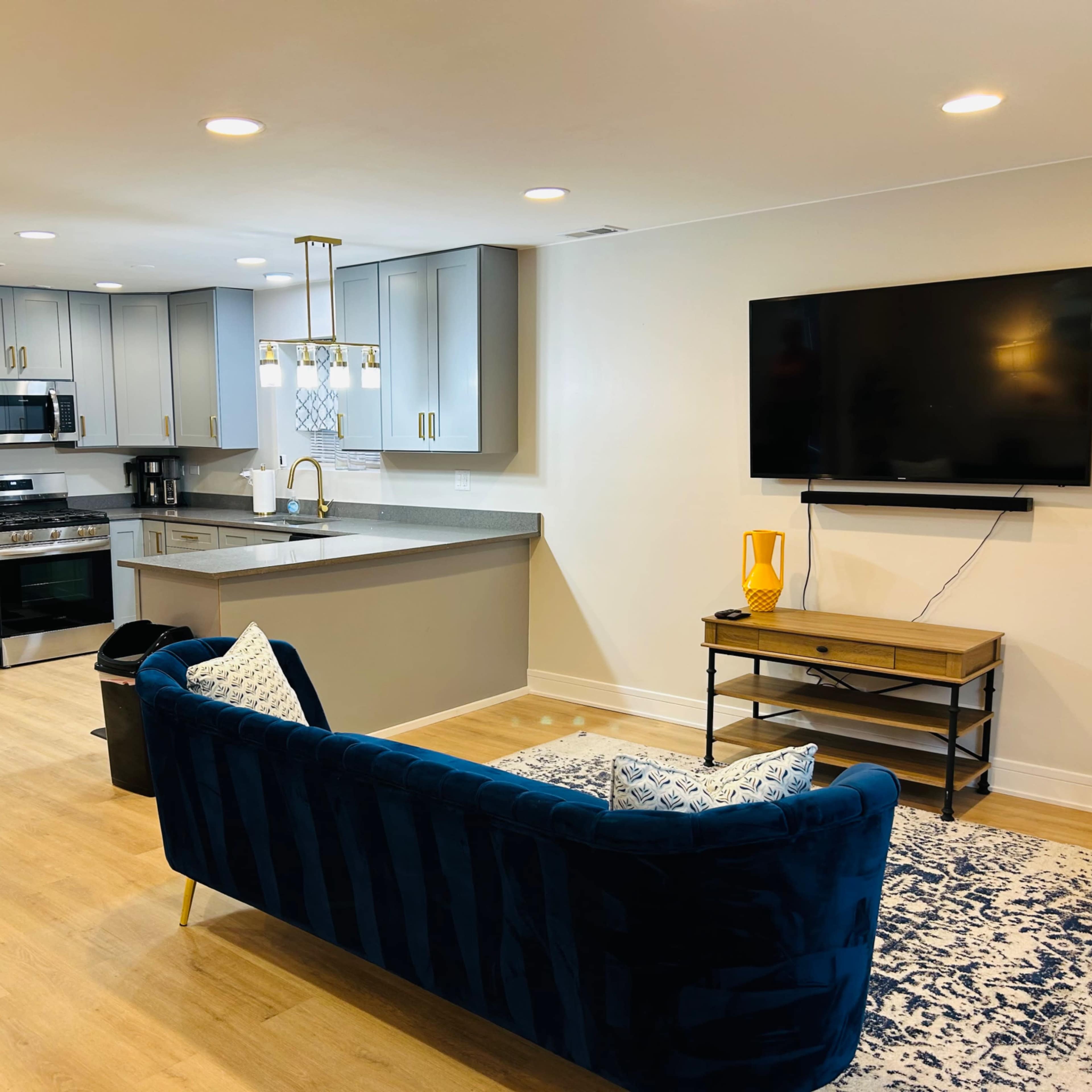 Charming Apartment near U of C Campus Image in South Side, Chicago, IL