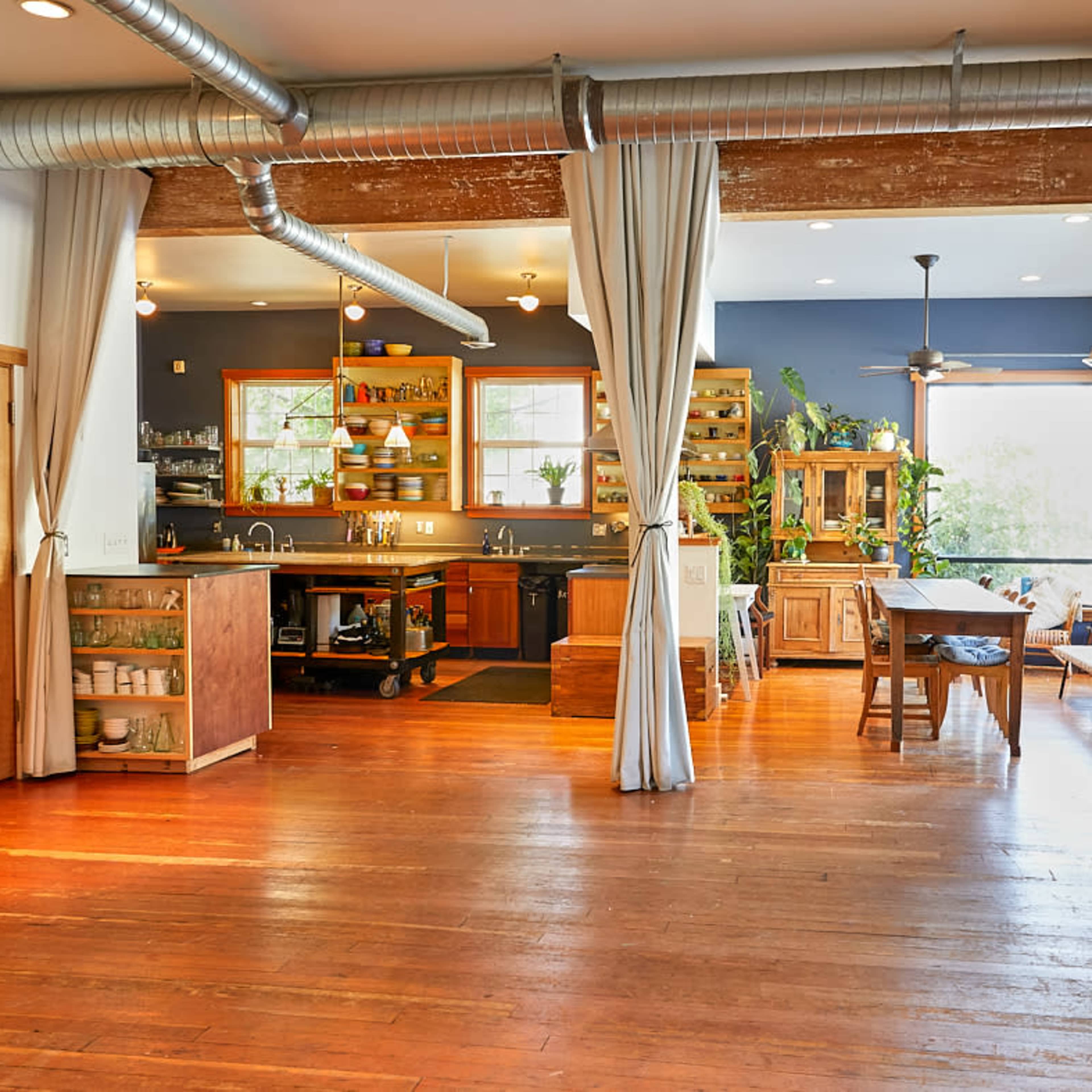 West Seattle Rustic Daylight Photo Studio With Full Kitchen Image in North Delridge, Seattle, WA