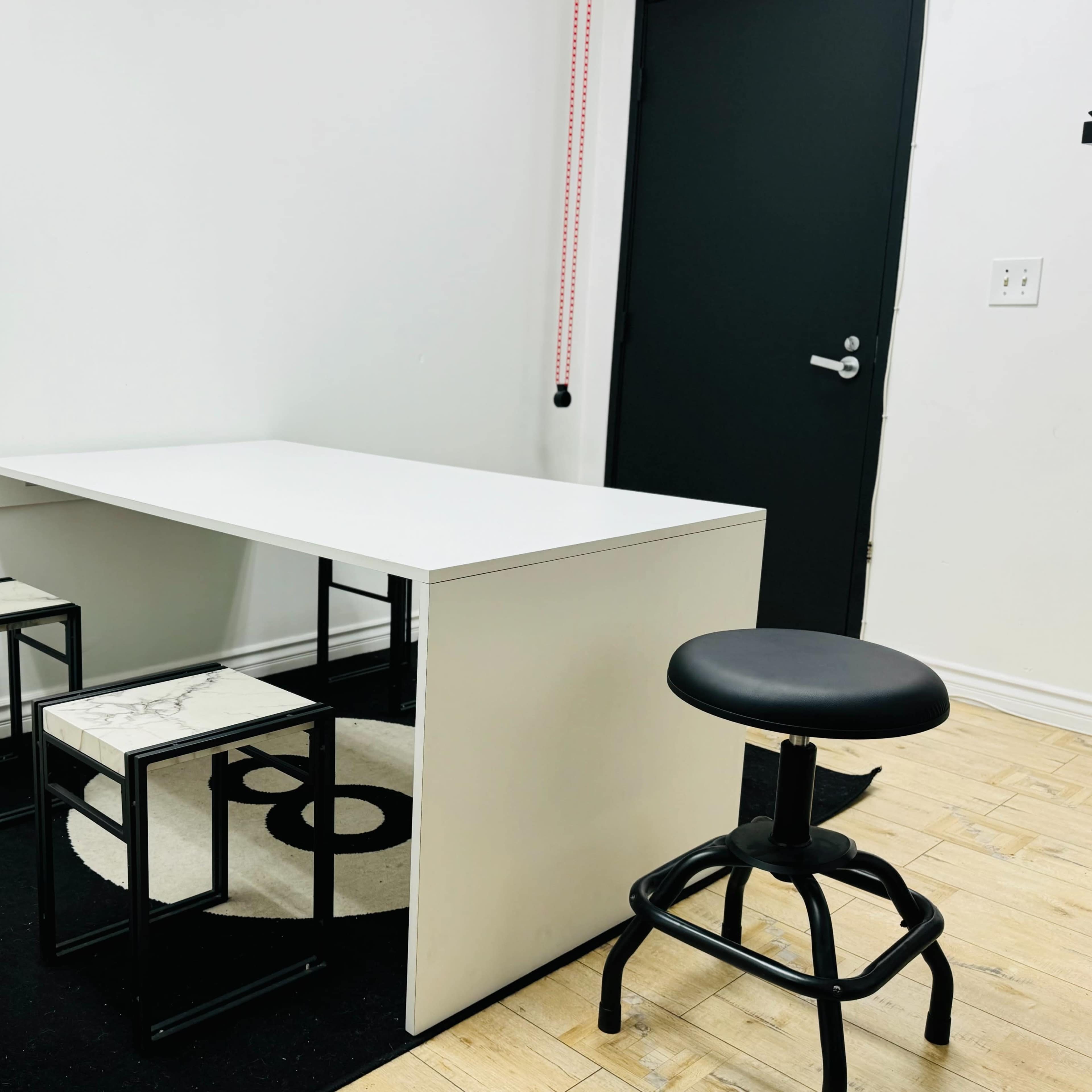Recording/Podcast/Photo/ Studio in DTLA with AC and Rooftop Access Image in Central LA, Los Angeles, CA