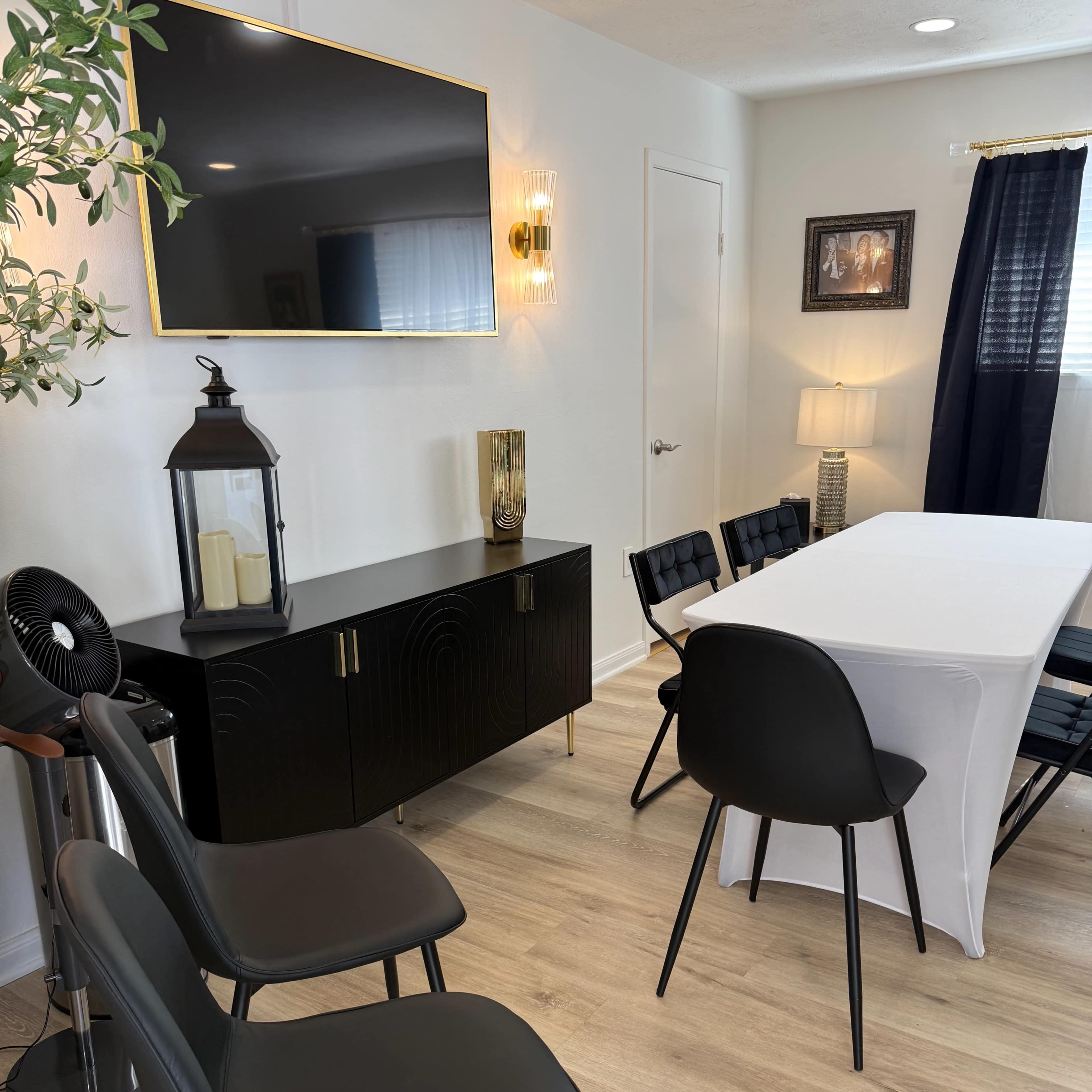 The Woodlands Area Sophisticated Cafe and Private Meeting Room or a Vibrant Party Space Image in , Spring, TX