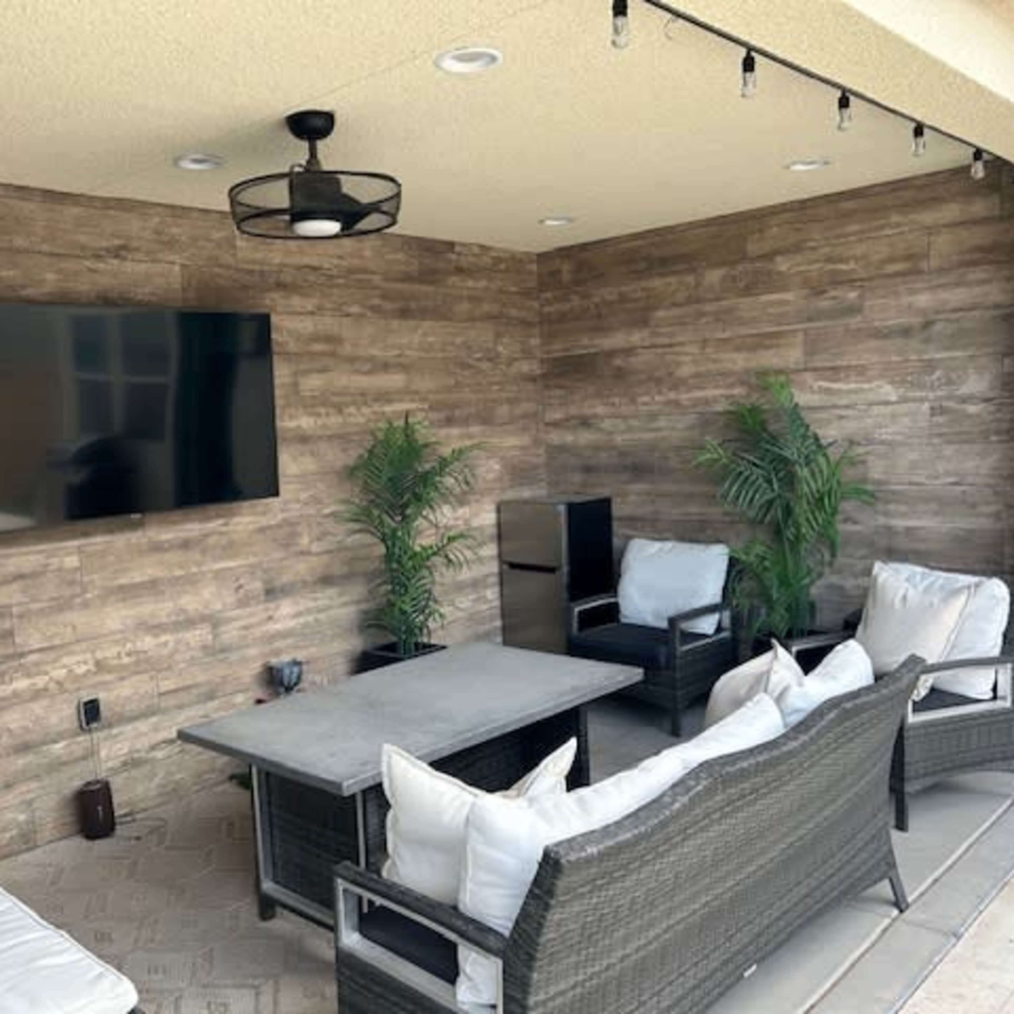 Friends Den Relax (Hot Tub, Pool, Poker, Cigar Space) Image in Henderson, Henderson, NV