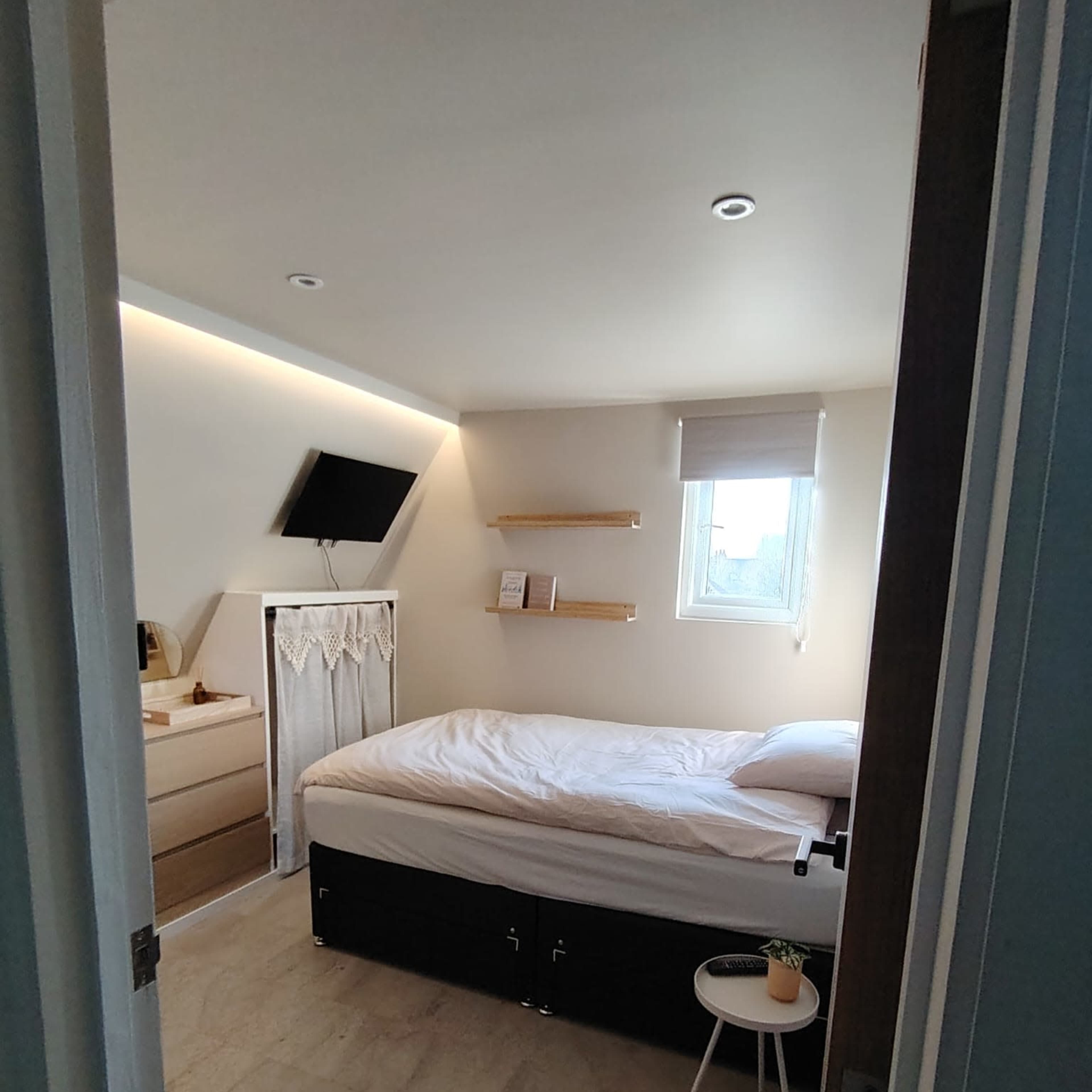 Versatile boho bedroom space for photoshoots Image in Ealing, London, England