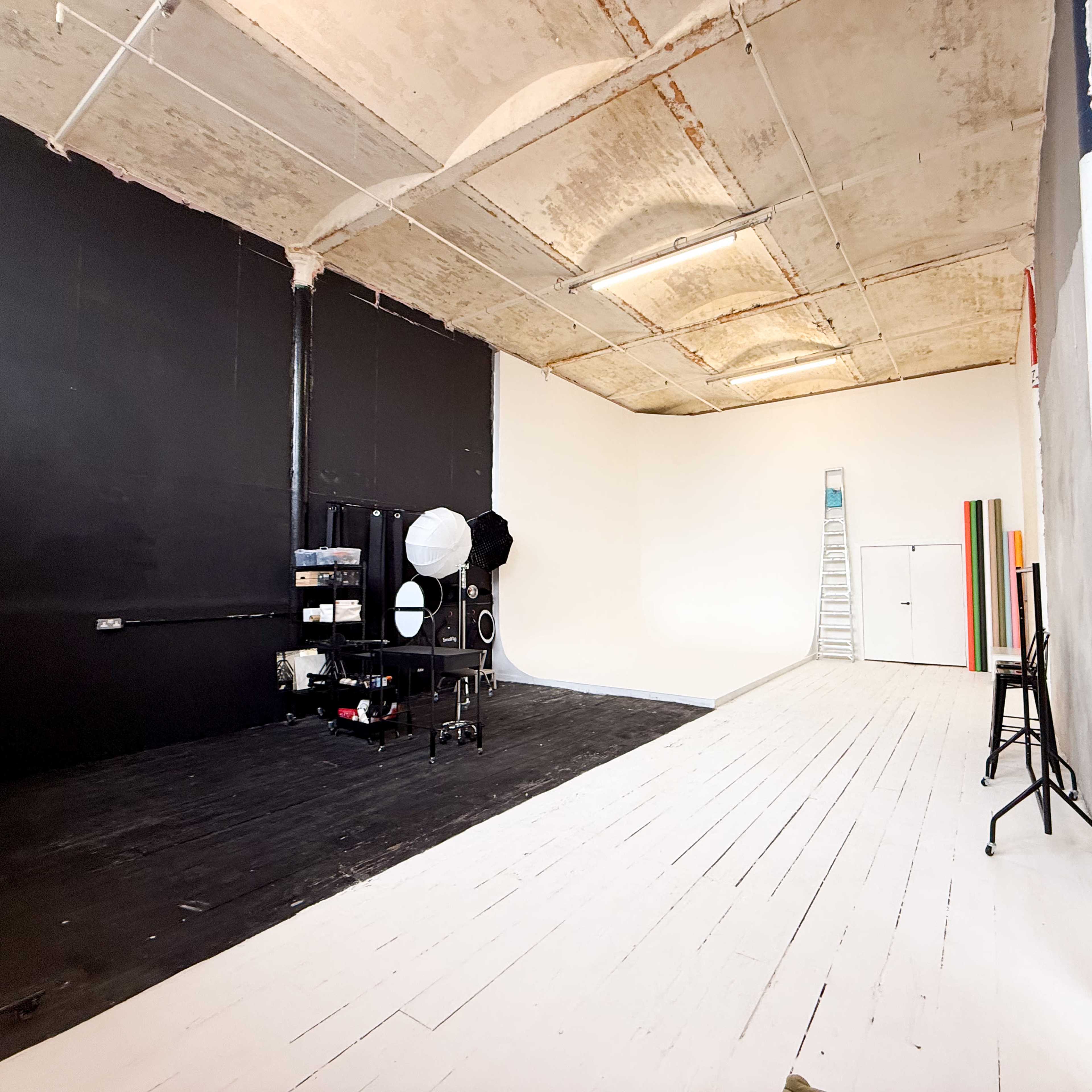 Industrial Mill Creative Space with Infinity Cove 20mins from Manchester City Centre Image in Oldham, Oldham, England