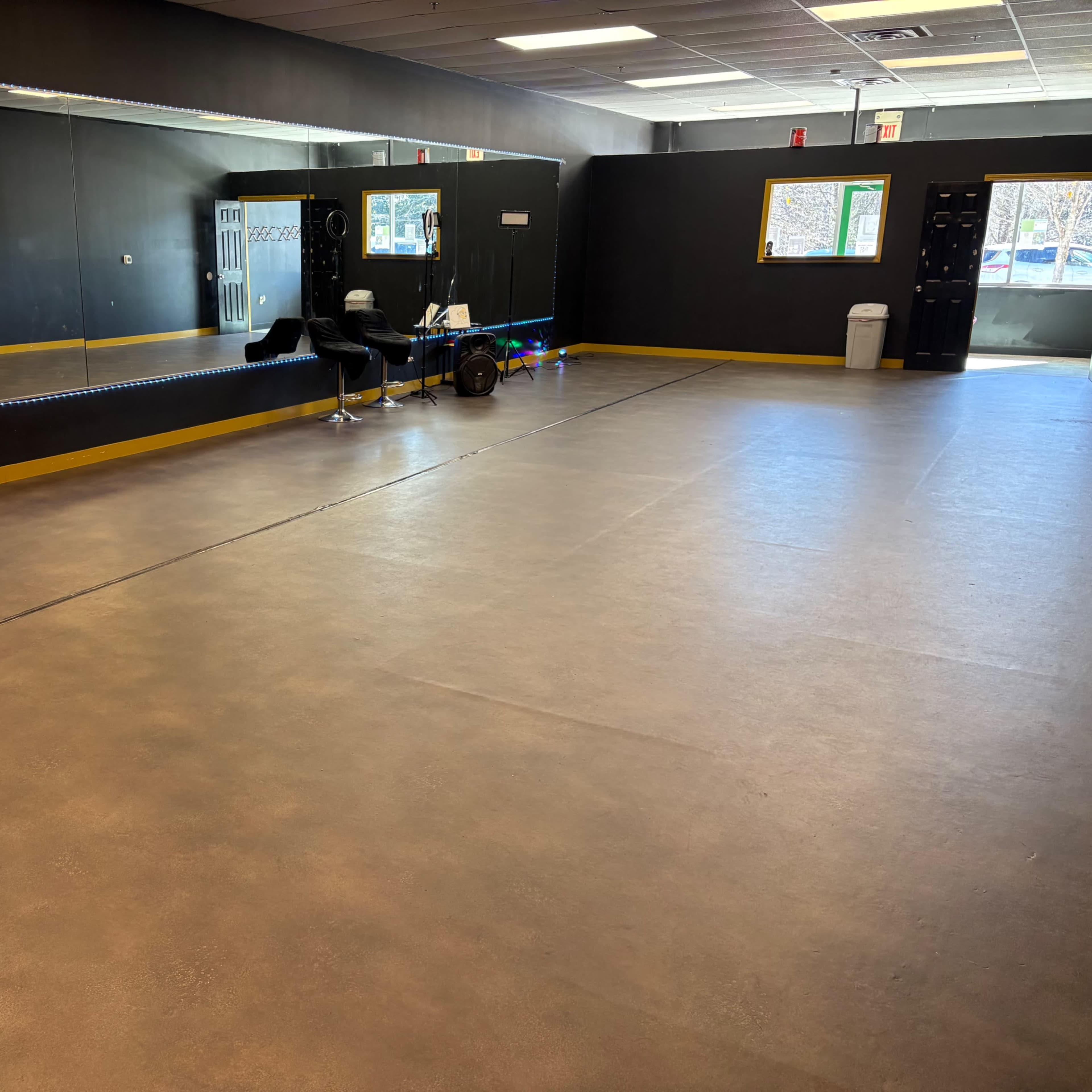 Spacious Dance Studio in Vibrant Shopping Plaza Image in , Jonesboro, GA
