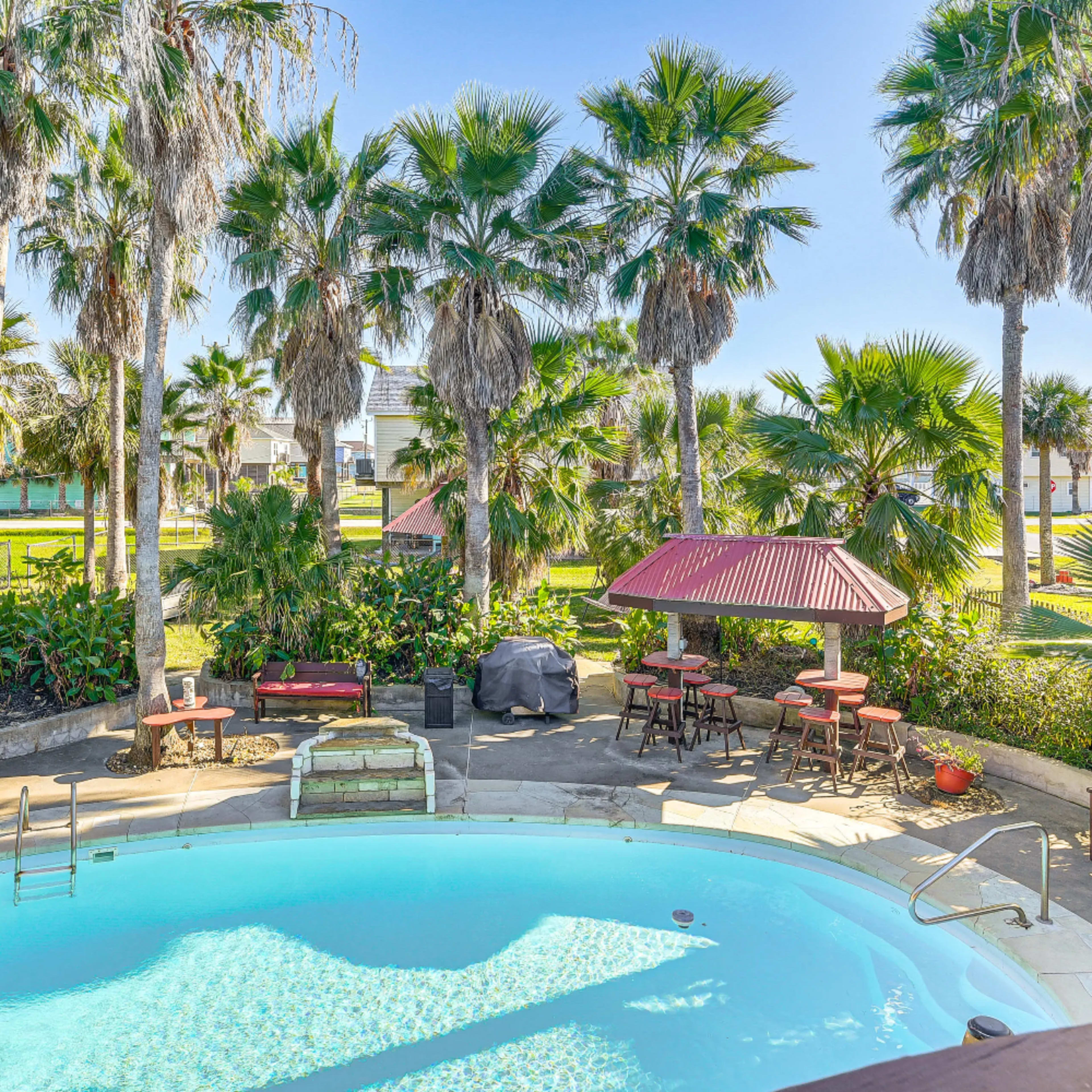 "Casa de Palmeras: Luxe Tropical Retreat with Resort-Style Vibes in Galveston" Image in Galveston, Galveston, TX