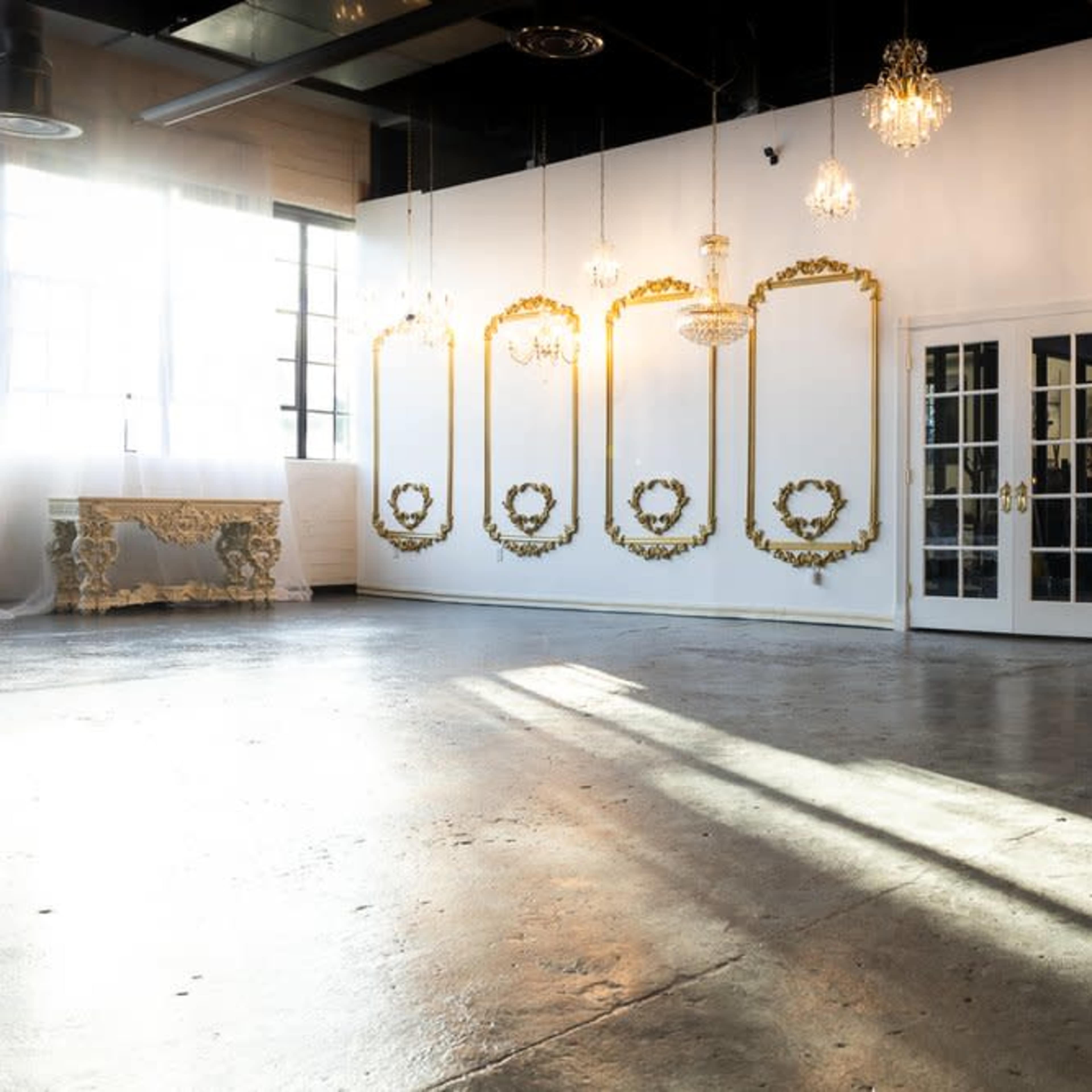Popular Upscale Downtown Natural Light Creative Space Image in Old East Dallas, Dallas, TX