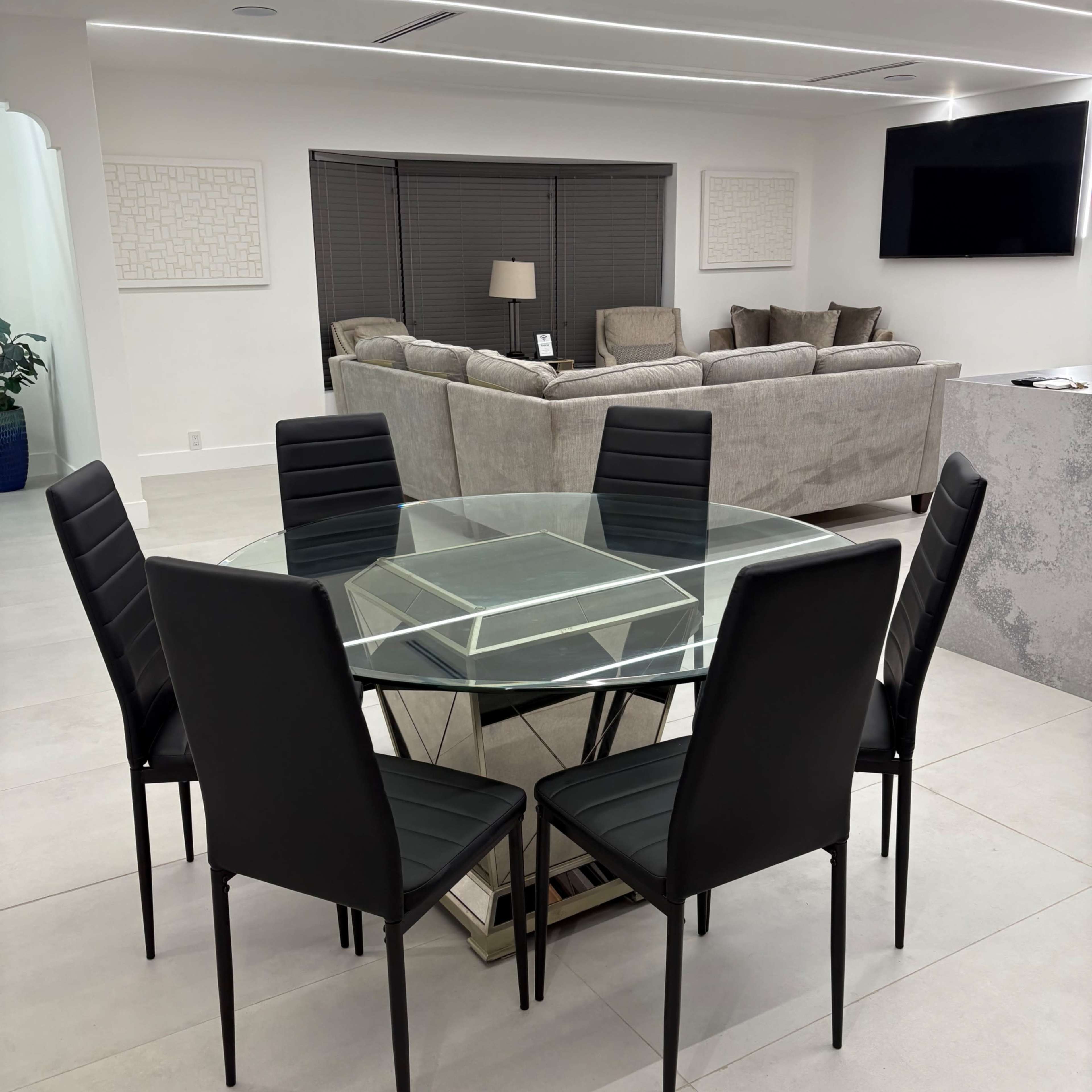 Lux Miami Rental and Outdoor Space Hollywood Hills Image in Hollywood Hills, Hollywood, FL