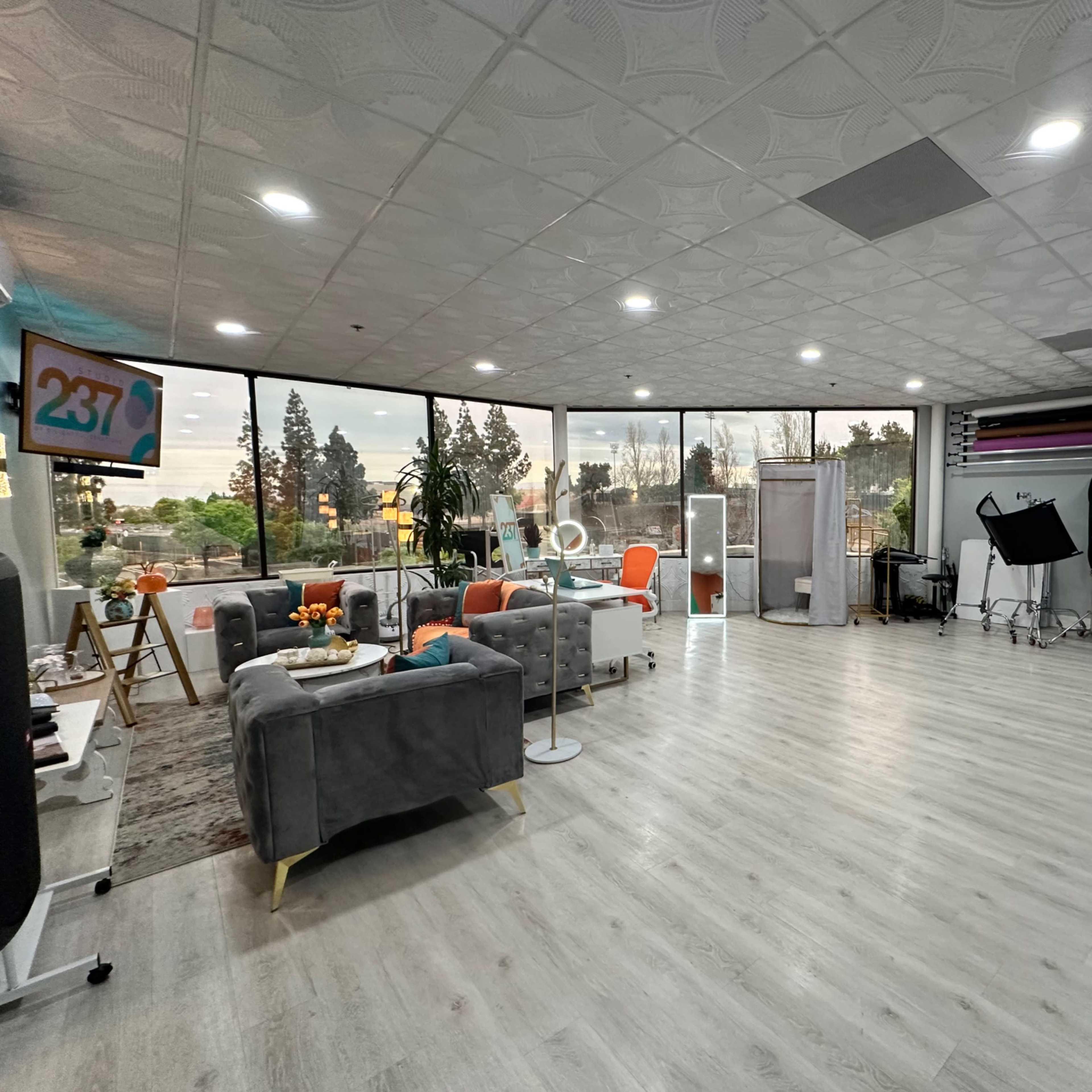 Luxe & Beautiful Photo Studio Image in Antioch, Antioch, CA