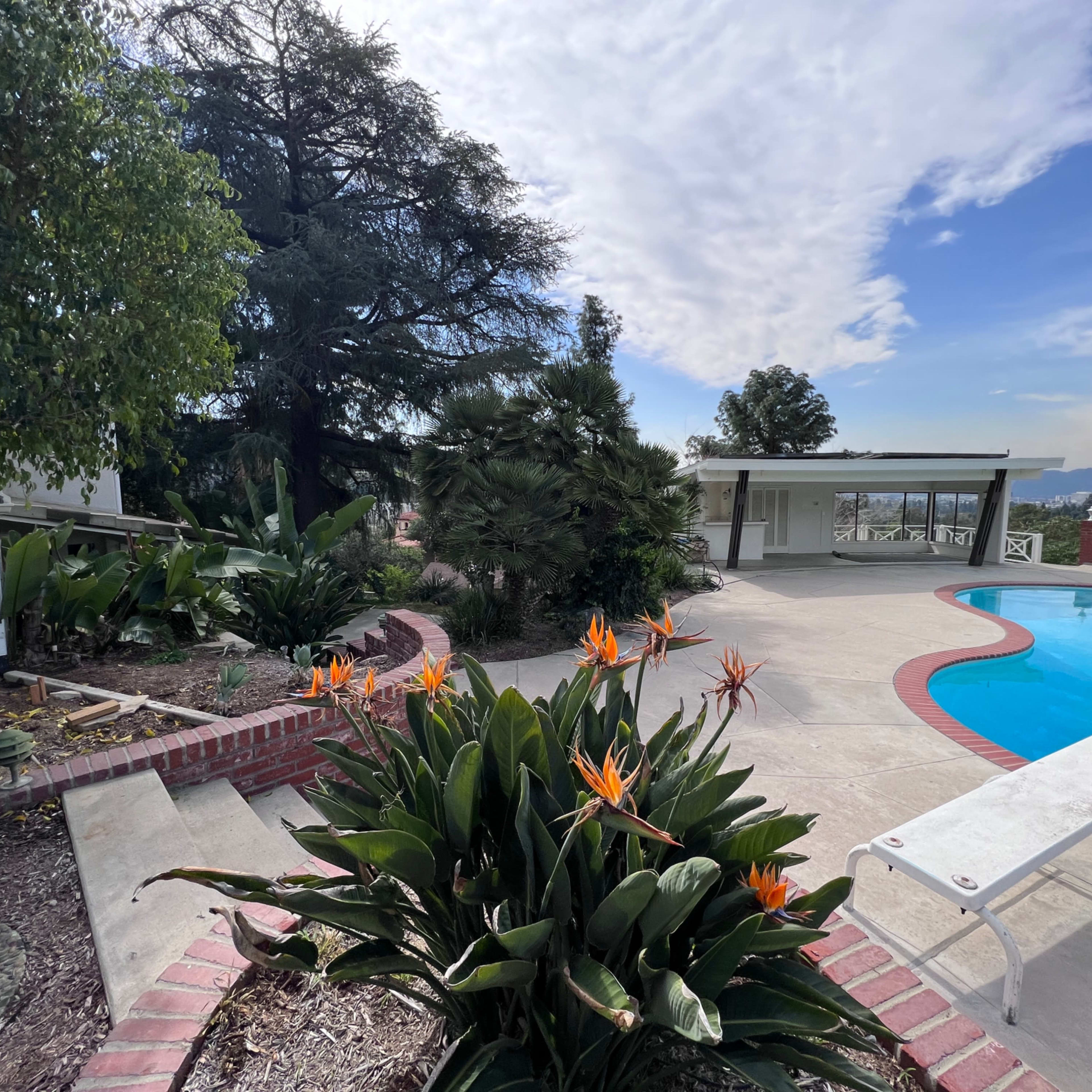 Sunshine Pool and Tennis Court Image in Greenbriar, Glendale, CA