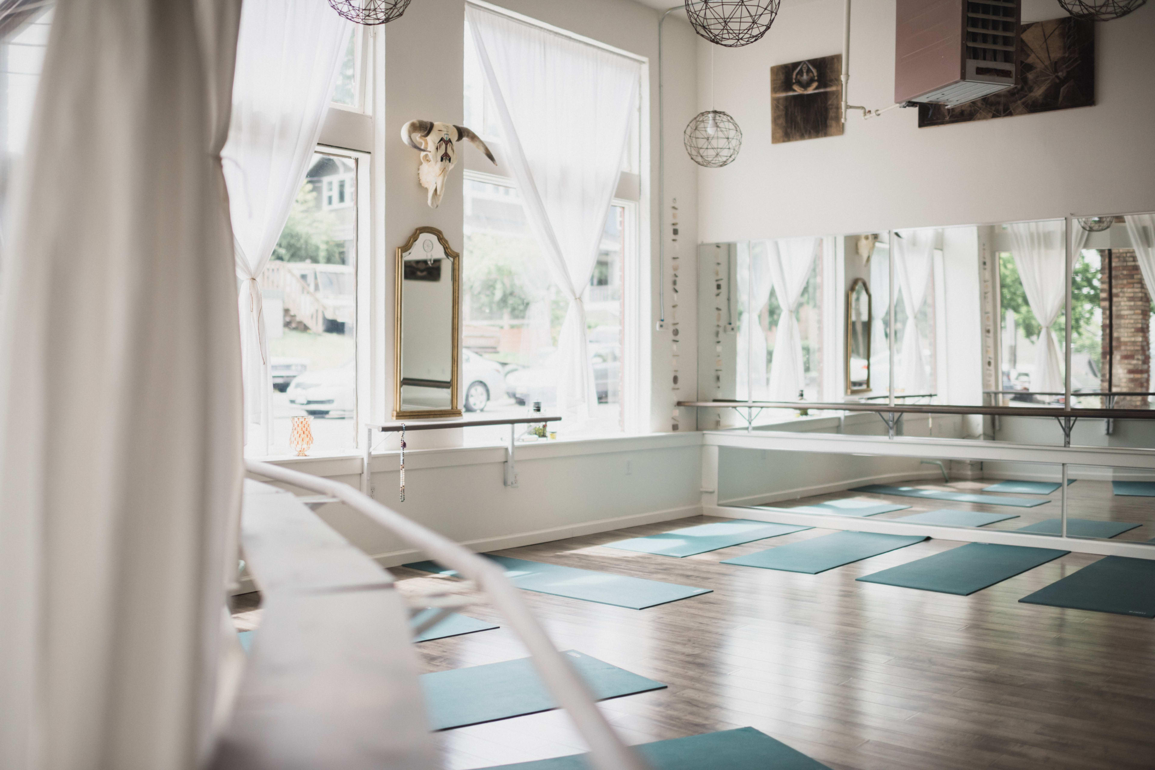 Vicuña Gratz Pilates  Home yoga room, Yoga studio design, Home