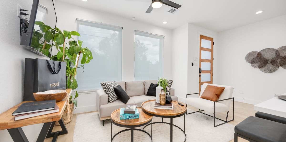 Downtown Contemporary Townhouse Near East River 9 and Minute Maid in Greater Fifth Ward,HoustonTX | Peerspace