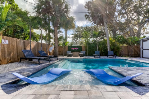 Entire home with three uniquely decorated suites, private pool, putt ...