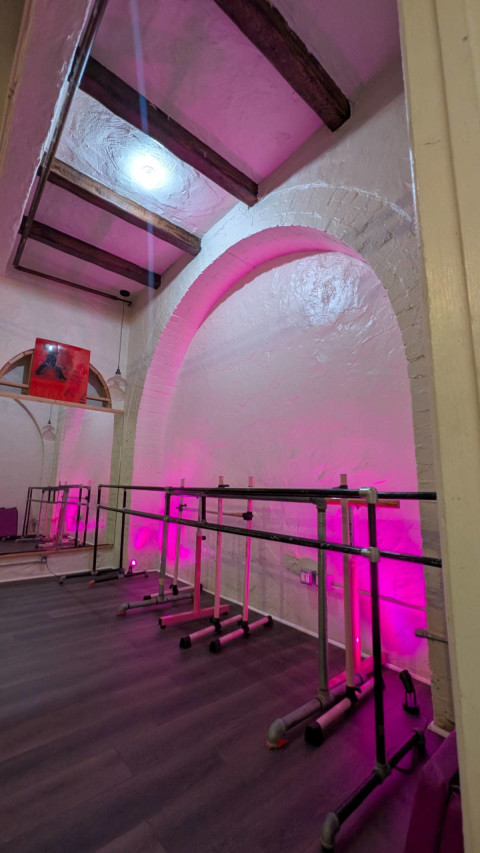 AA DANCE STUDIO | Hollywood First Floor Bright Dance Studio Space, Los ...