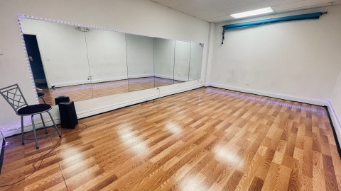 Small Dance Studio Room, Chicago, IL | Event | Peerspace