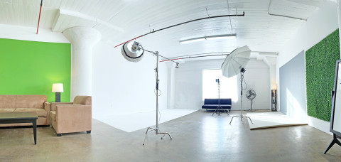 Large Professional Studio with Natural Light, Multiple Backgrounds and ...