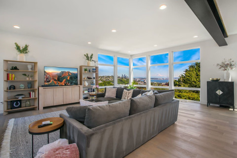 Beautiful view of High Ceiling Open Floor Plan Apartments