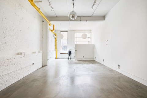 Ground Floor High Ceiling Concrete Loft Properties Reference: Lets Have Fun Today Dumbo Ground Floor Loft Space With