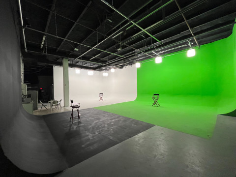 Studio with 3 for 1 Setups - White Cyc, Green Screen and Black Cyc ...