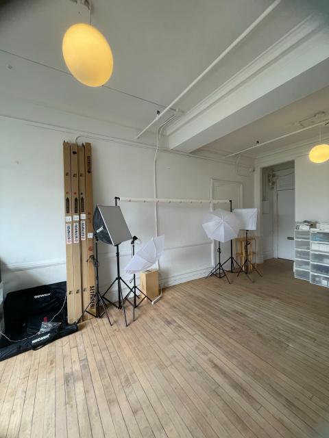 Affordable Soho 500sqft Photo-Studio with necessary photo equipment ...