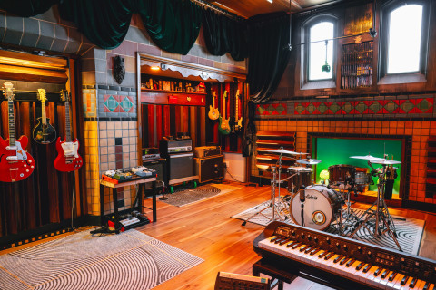 Small studio space, great for small interview shoots (Inside Massive ...