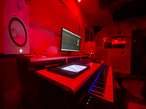Small Studios　スモールスタジオ　Page One Pub uabpzzrtsfbmftubkcak