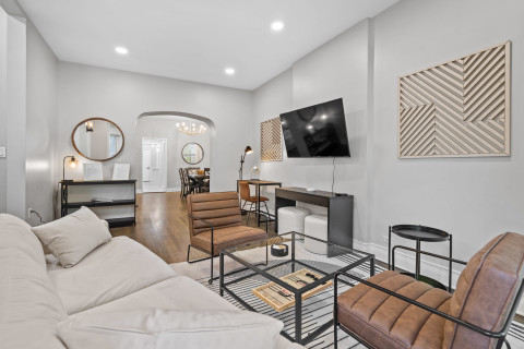 Lakeview Lux, Chicago, IL | Off-Site | Peerspace