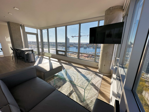 Downtown luxury apartment with Panoramic views of Baltimore's Harbor ...