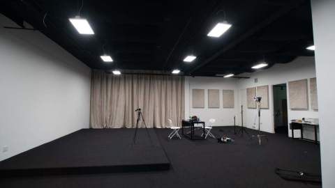 874sqft Sound Proof Stage with nearby Convenient Hotels and restaurants ...