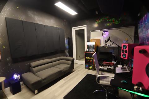 Live Work Music Studio- Home to hitmakers, Woodland Hills, CA