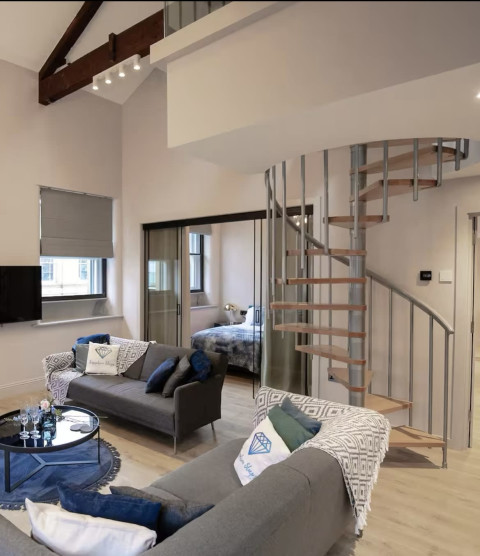 Urban Villa in Milan Balances Light, Warmth, and Height Inside