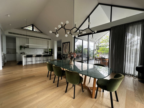Sunset House - Contemporary lifestyle home in the treetops of inner ...